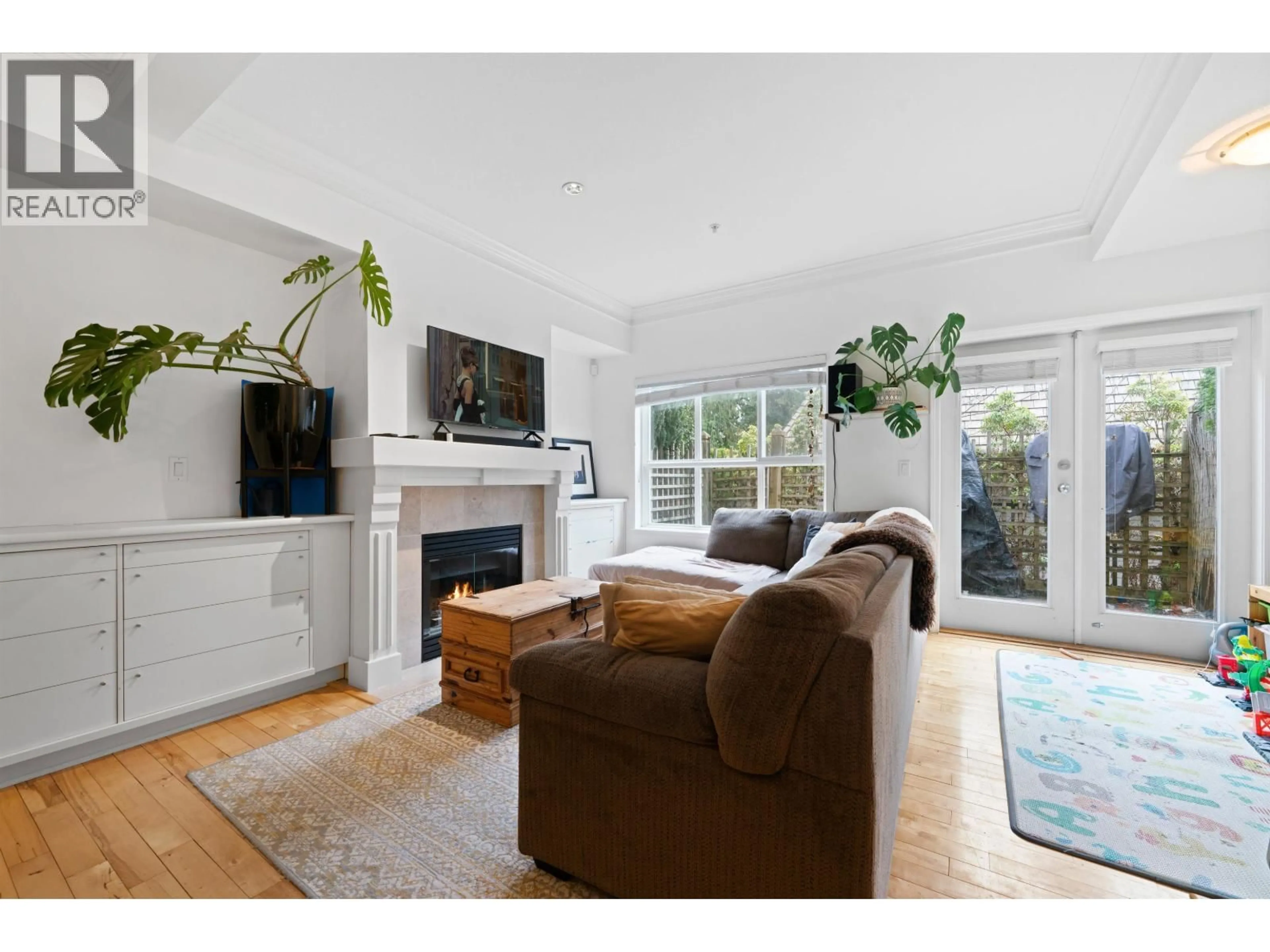 Living room with furniture, unknown for 6 - 2688 MOUNTAIN HIGHWAY, North Vancouver British Columbia V7J2N5