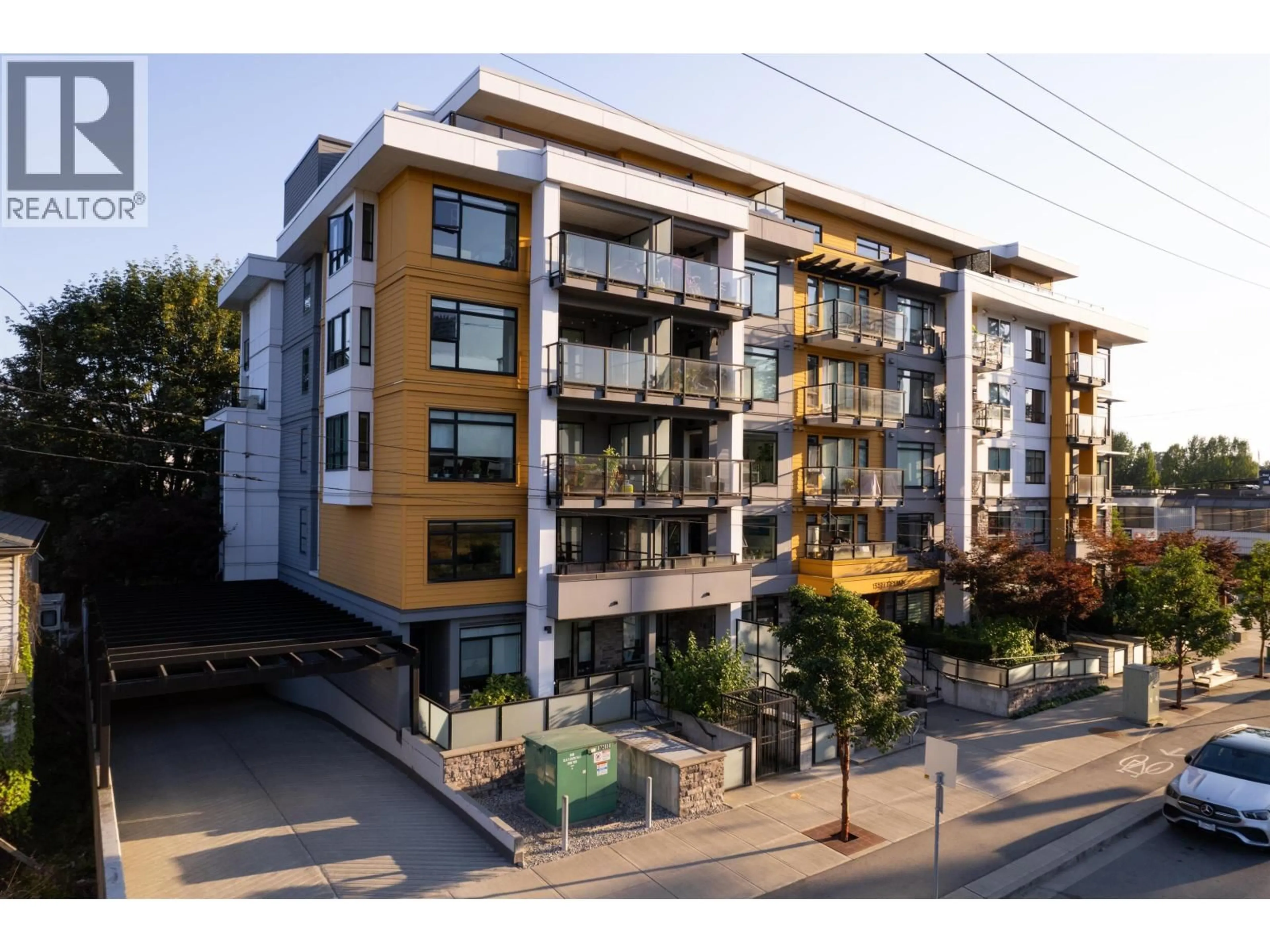 A pic from outside/outdoor area/front of a property/back of a property/a pic from drone, street for 406 - 1519 CROWN STREET, North Vancouver British Columbia V7J1G6