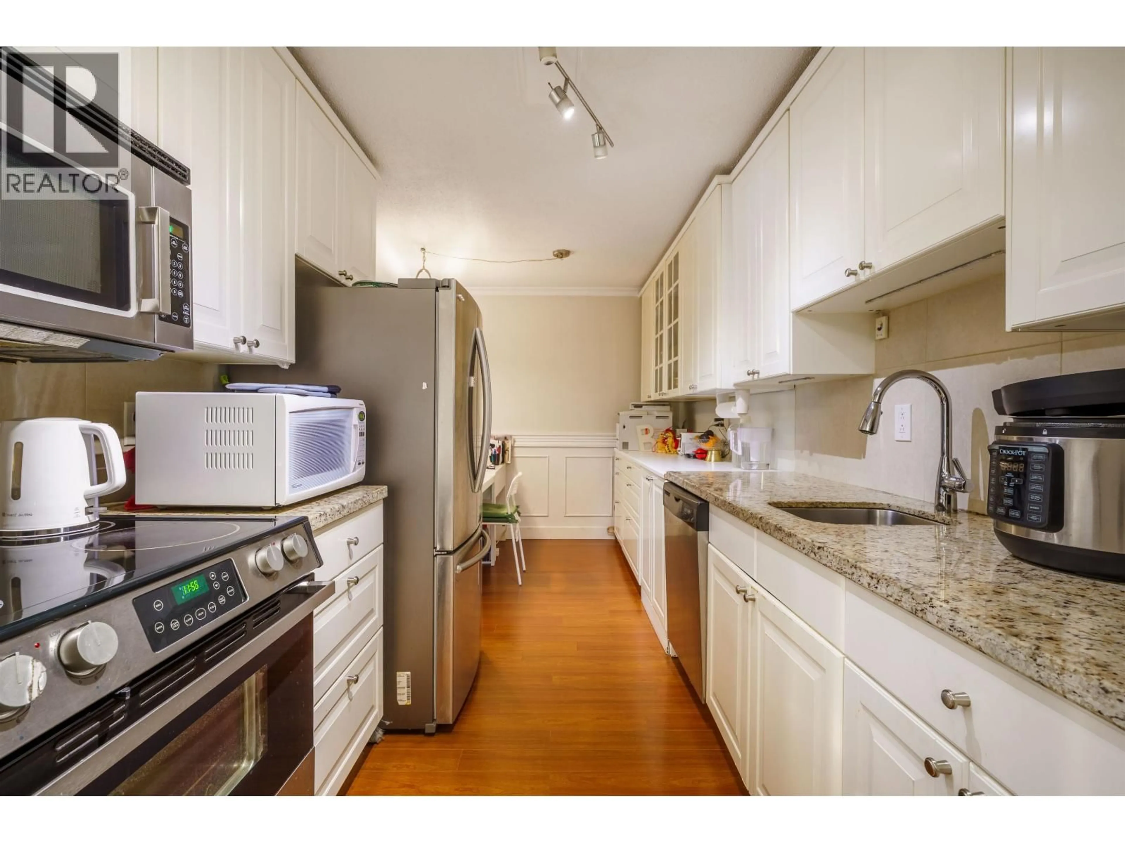Standard kitchen, unknown for 304 - 327 2ND STREET, North Vancouver British Columbia V7M1E2