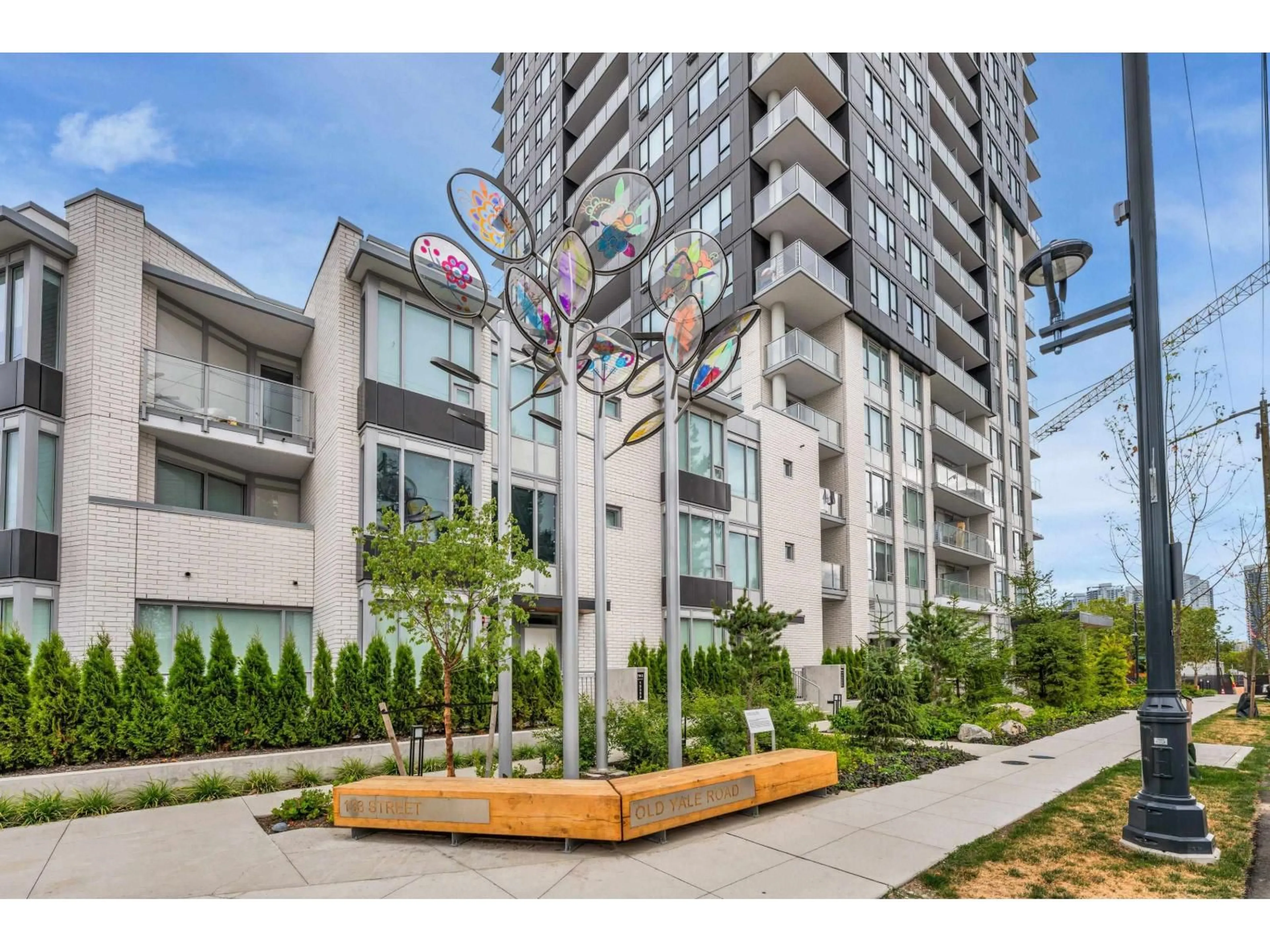 Patio, street for 2505 - 13359 OLD YALE, Surrey British Columbia V3T0S4