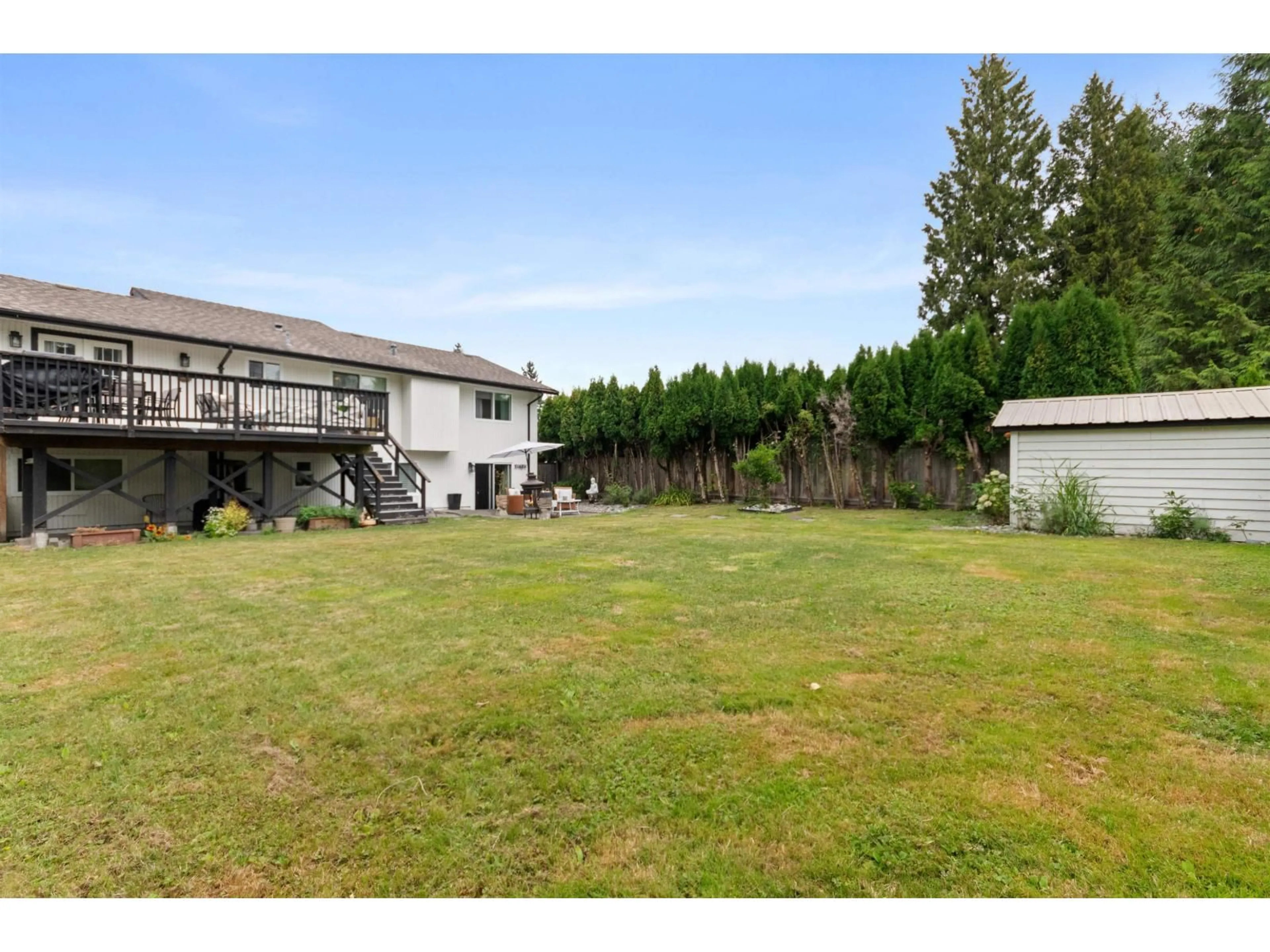 A pic from outside/outdoor area/front of a property/back of a property/a pic from drone, mountain view for 19826 48A, Langley British Columbia V3A6Y2