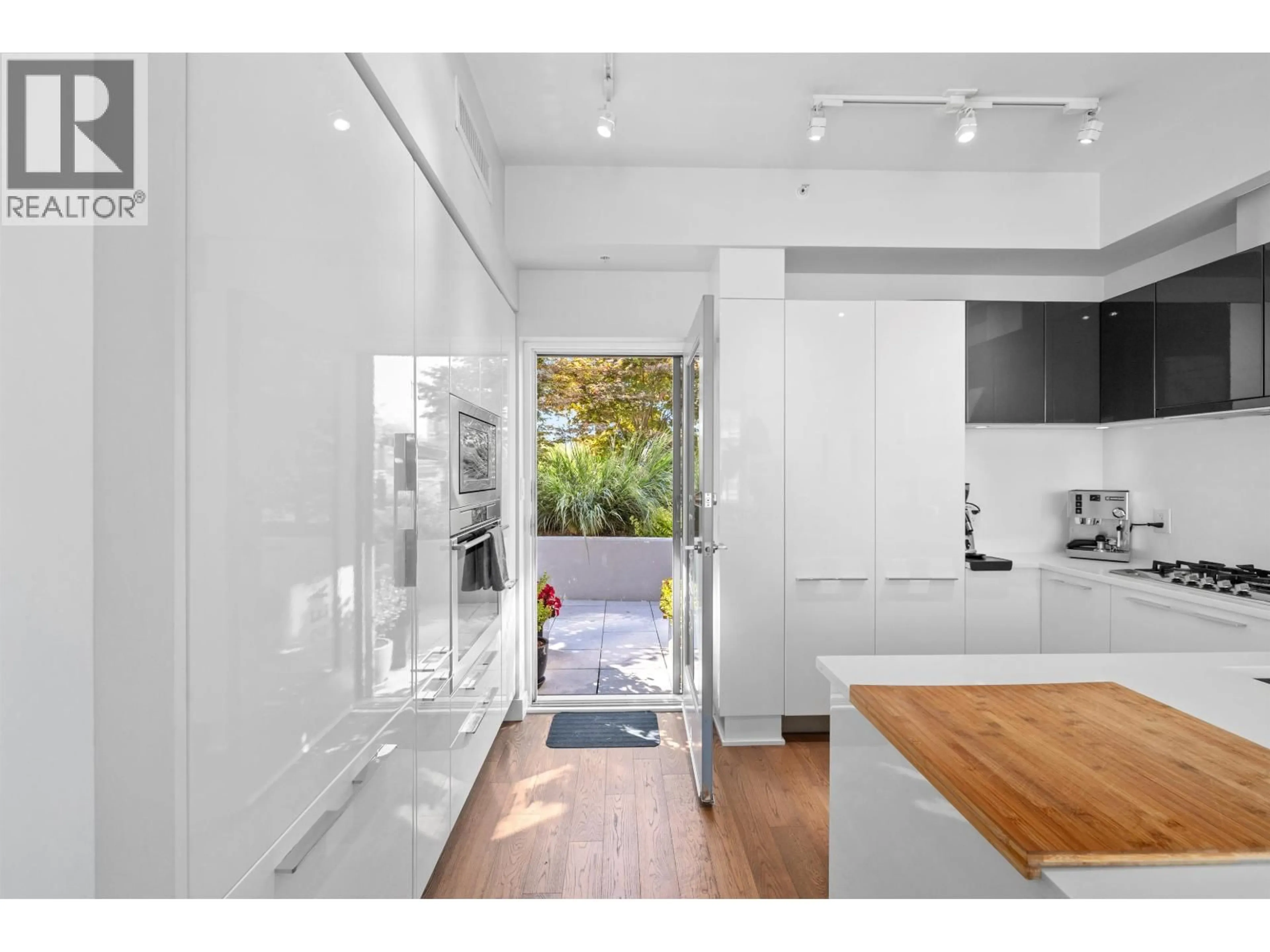 Unknown for 711 - 108 1ST AVENUE, Vancouver British Columbia V5T0E4