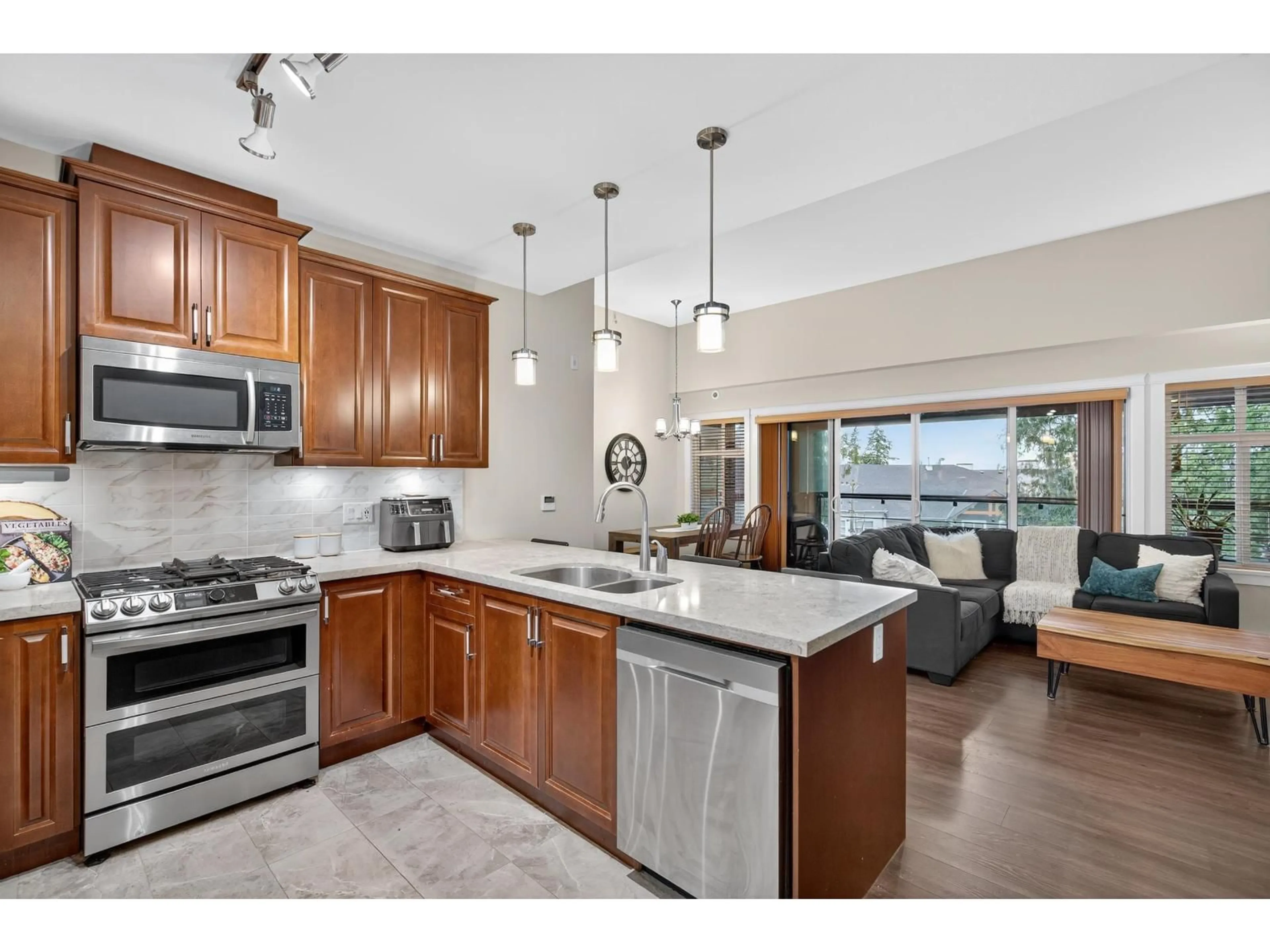 Open concept kitchen, ceramic/tile floor for 508 - 3585 146A, Surrey British Columbia V4P0G9