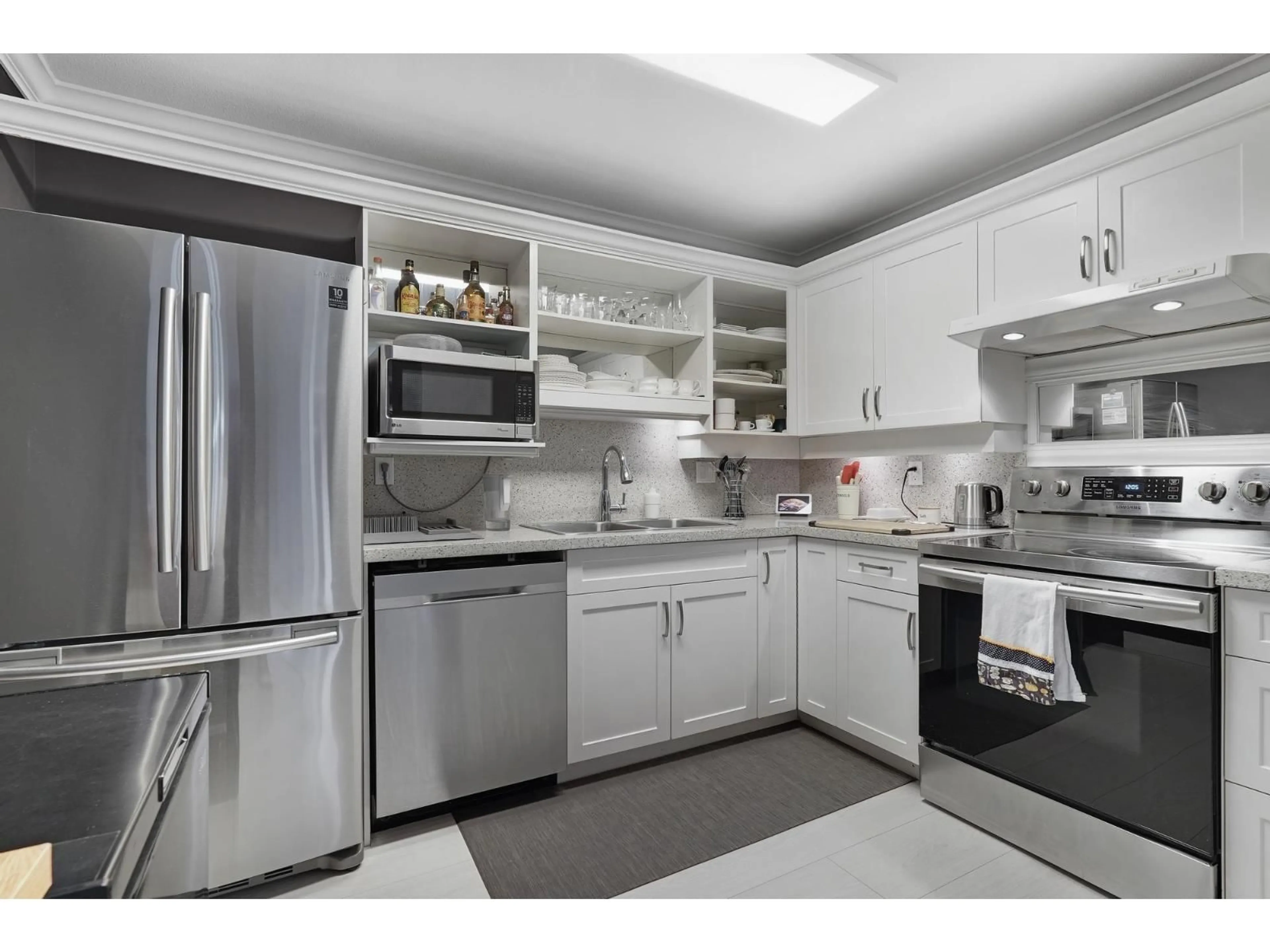 Unknown for 303 - 5465 201, Langley British Columbia V3A1P8