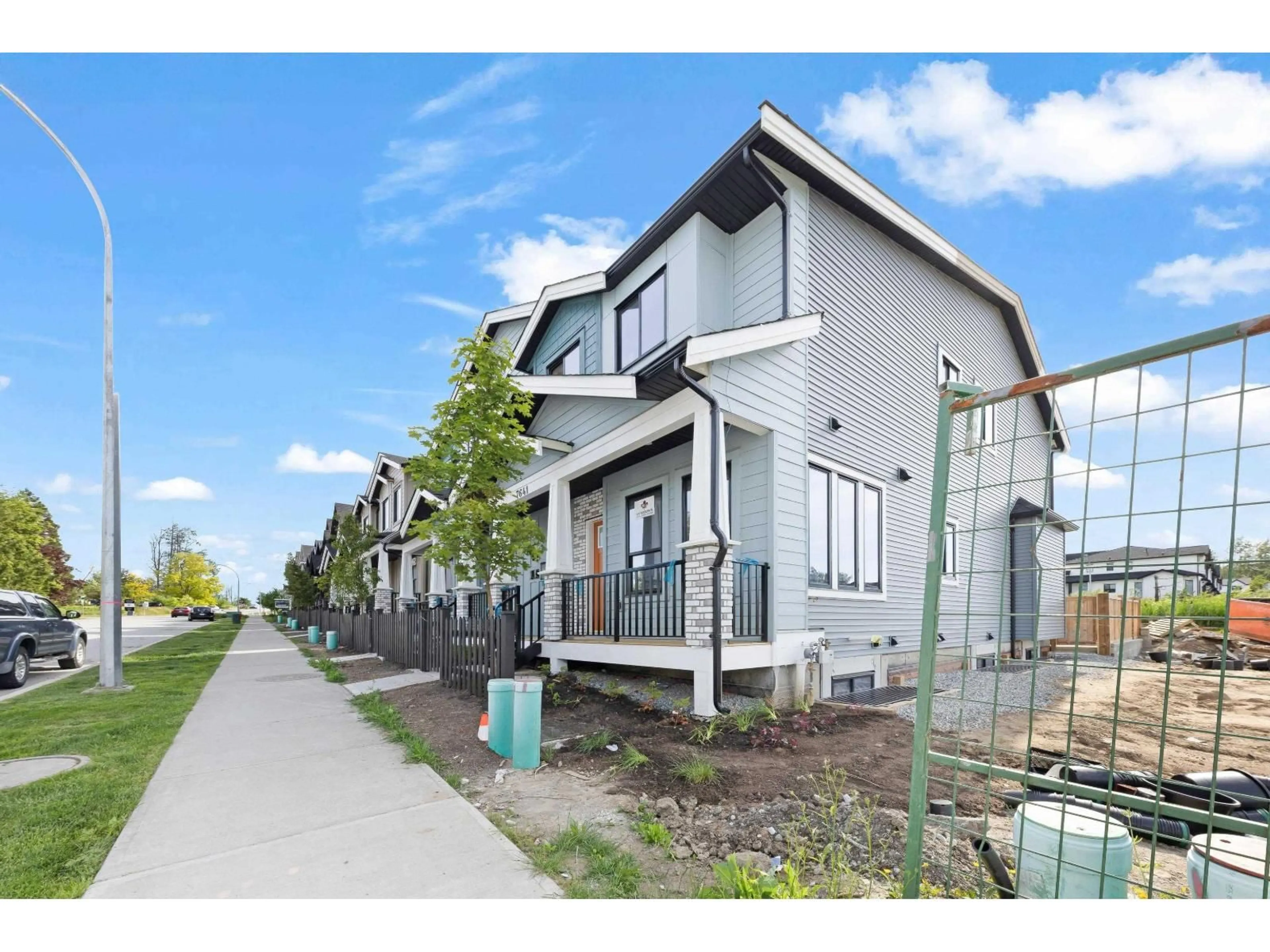 A pic from outside/outdoor area/front of a property/back of a property/a pic from drone, street for 7633 197, Langley British Columbia V2Y3T4