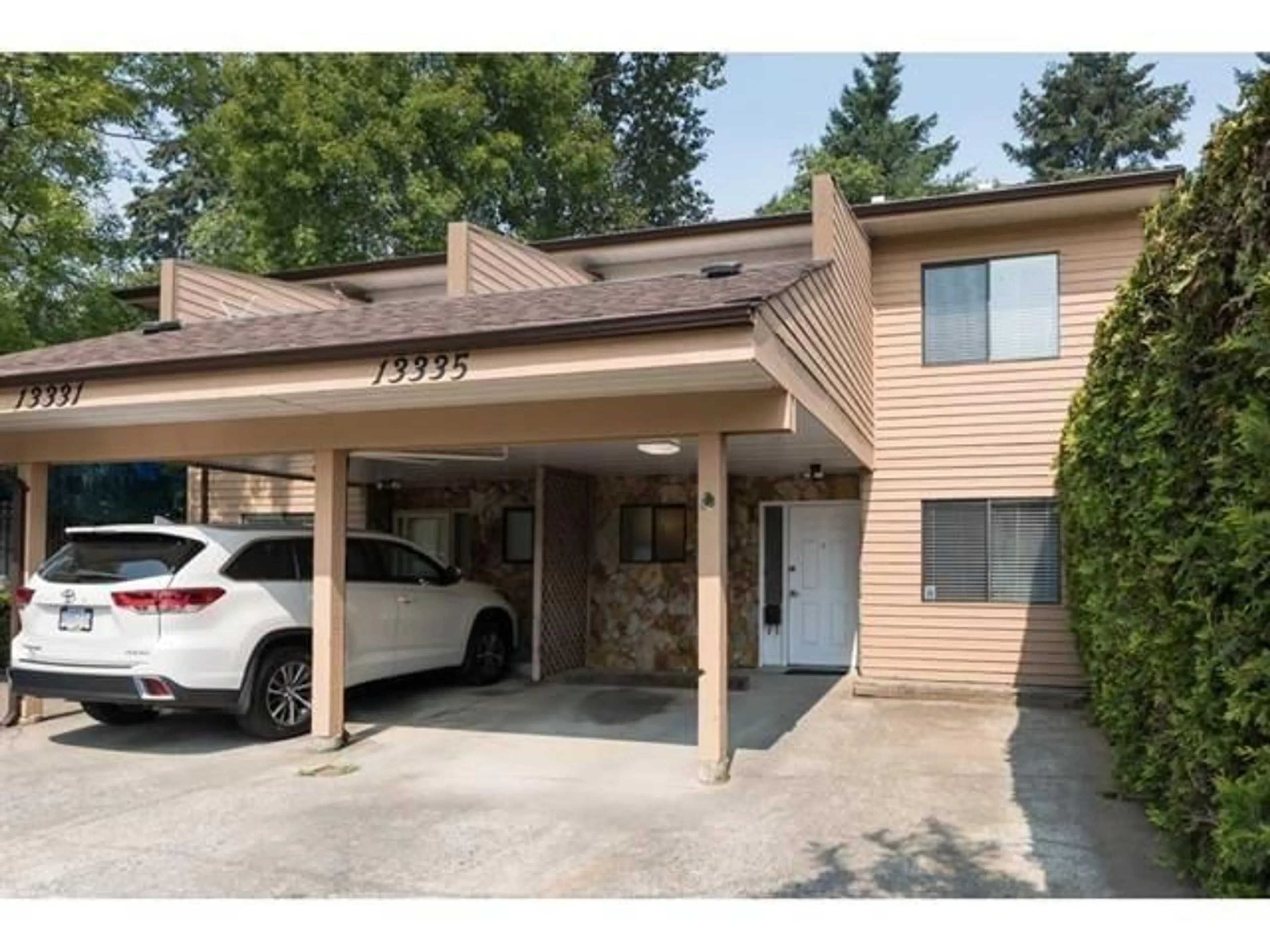 Indoor garage for 13335 70B, Surrey British Columbia V3W7Z3