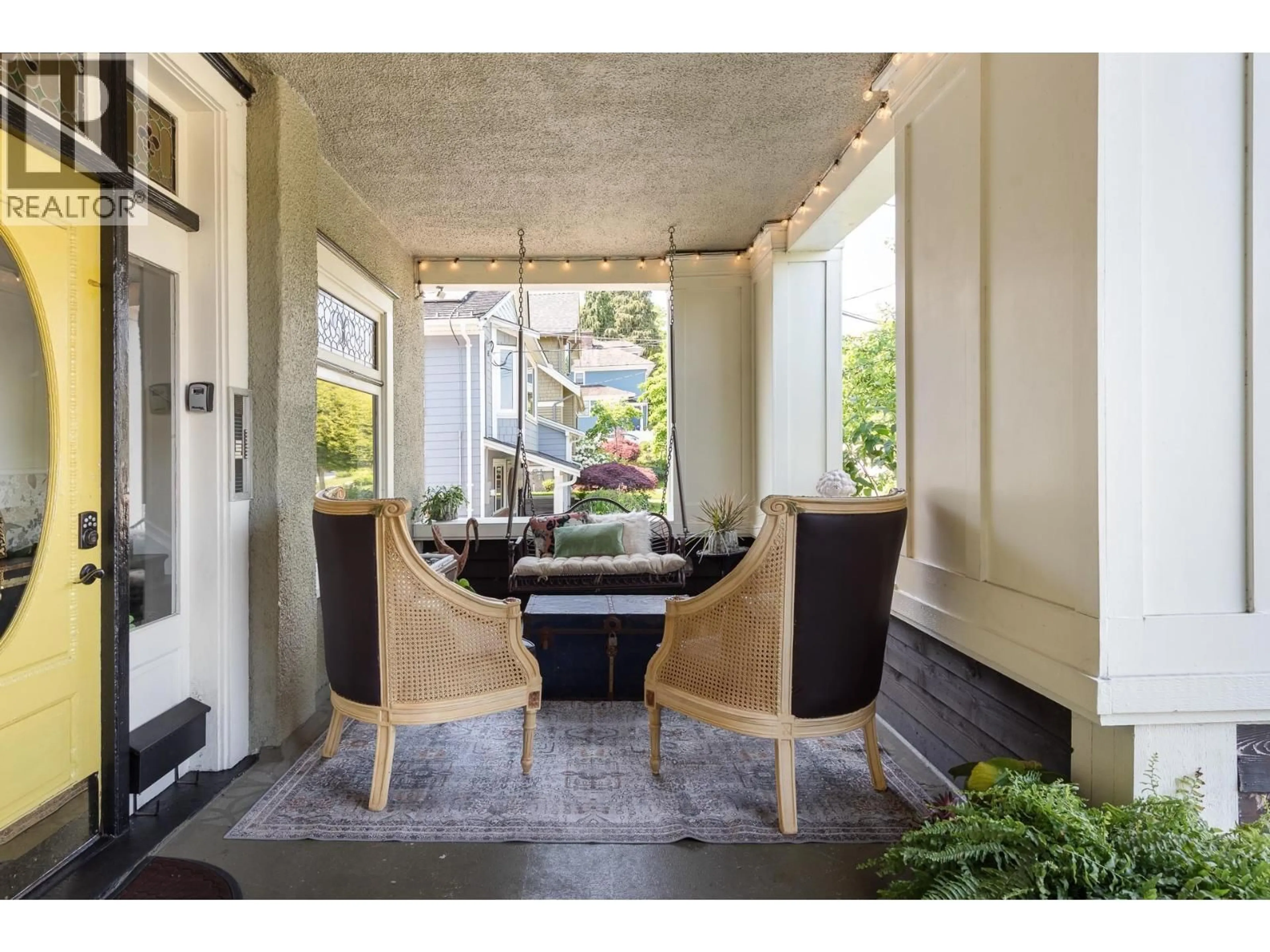 Indoor entryway for 226 SECOND STREET, New Westminster British Columbia V3L2K6