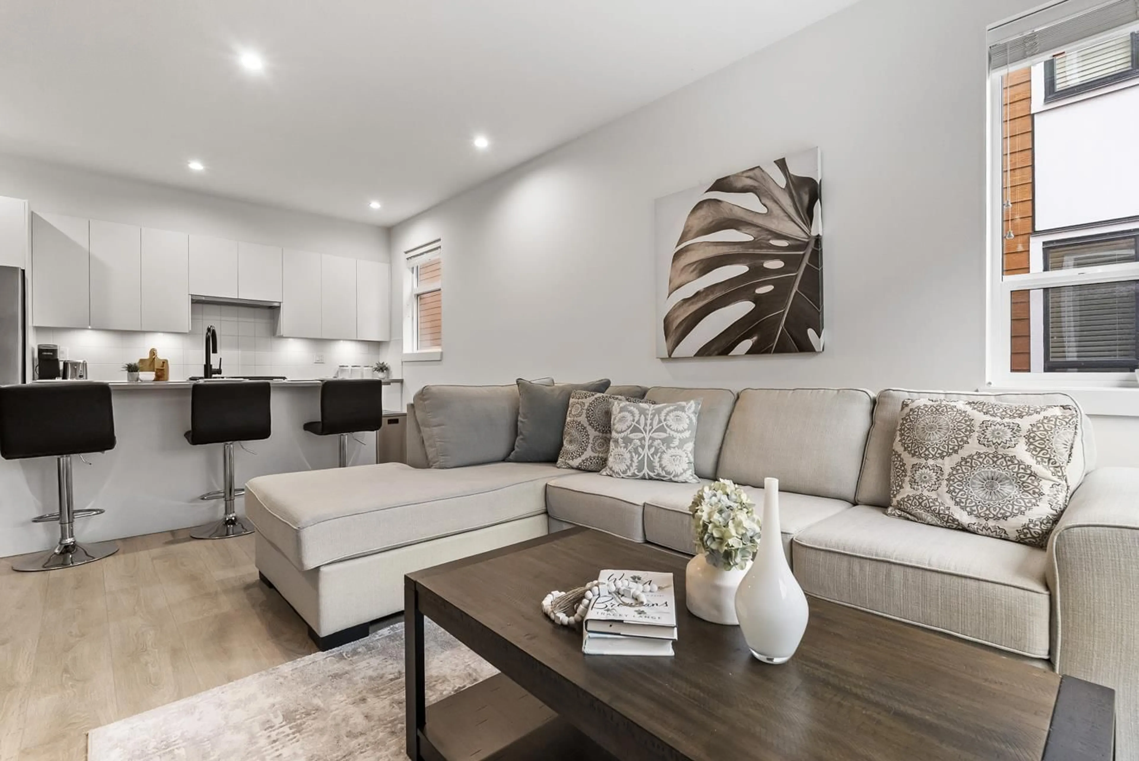 Living room with furniture, unknown for 79 - 16433 19, Surrey British Columbia V3Z0Z1