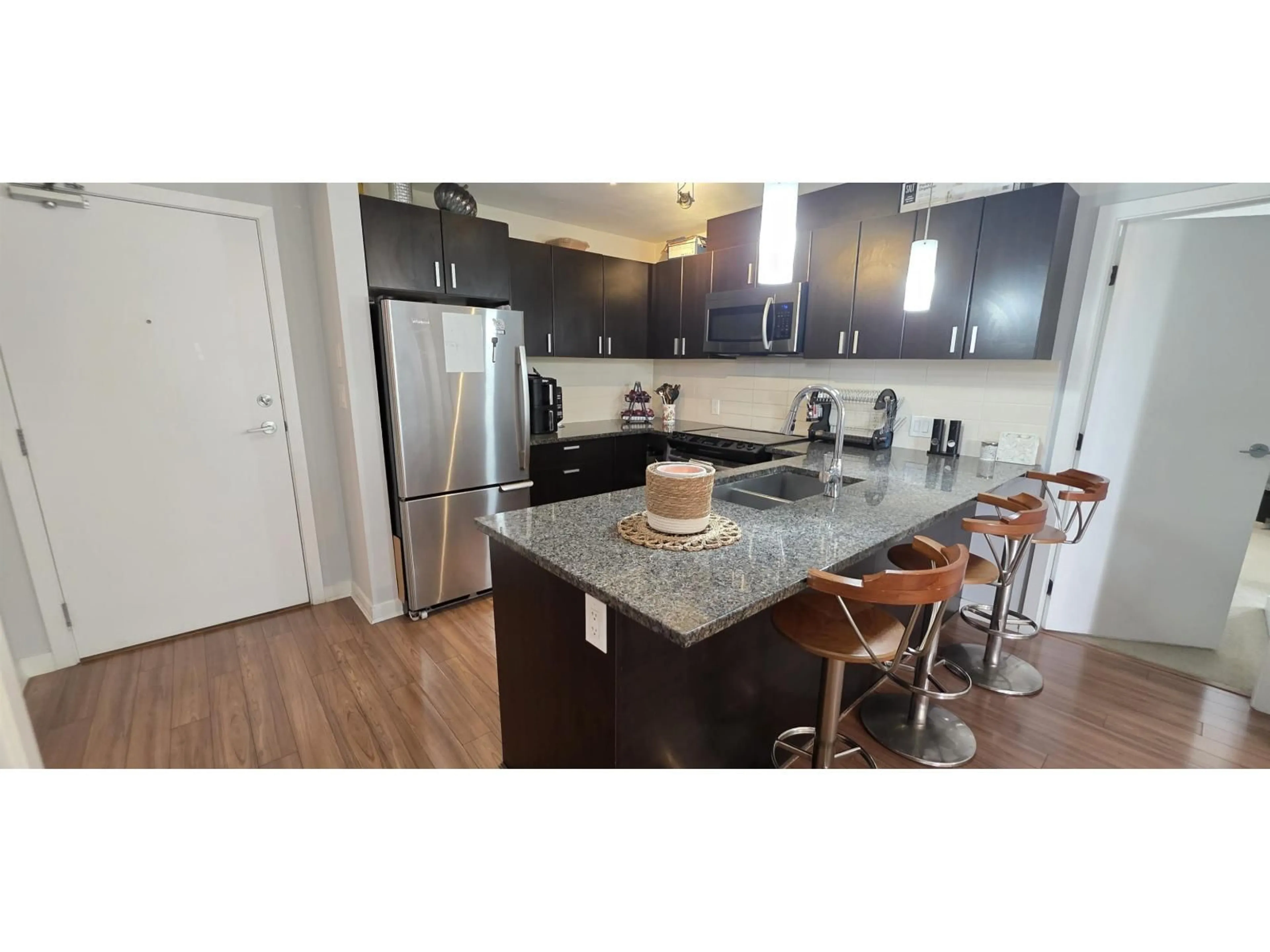 Open concept kitchen, unknown for 212 - 7511 120, Delta British Columbia V4C0C1