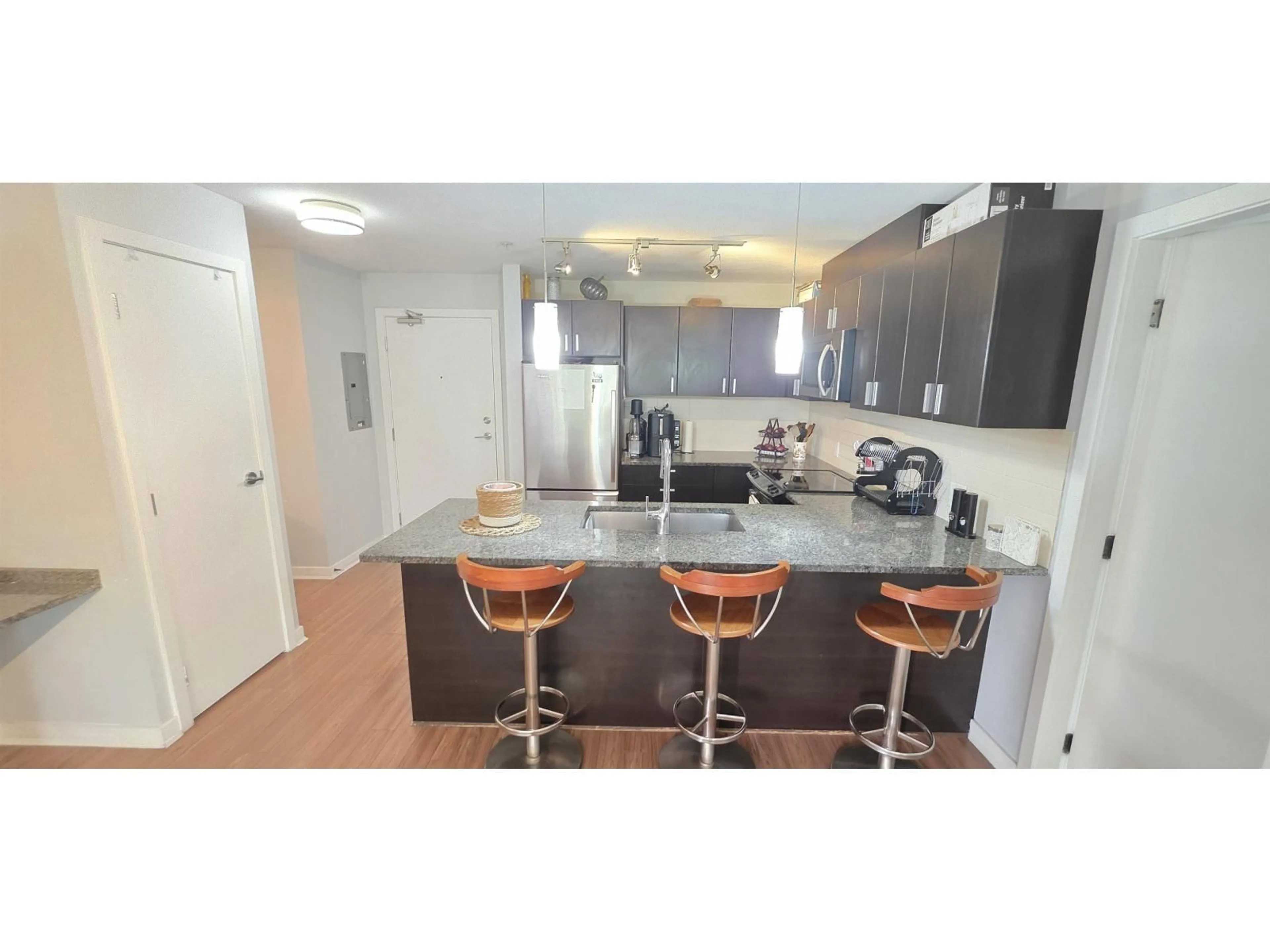 Standard kitchen, unknown for 212 - 7511 120, Delta British Columbia V4C0C1