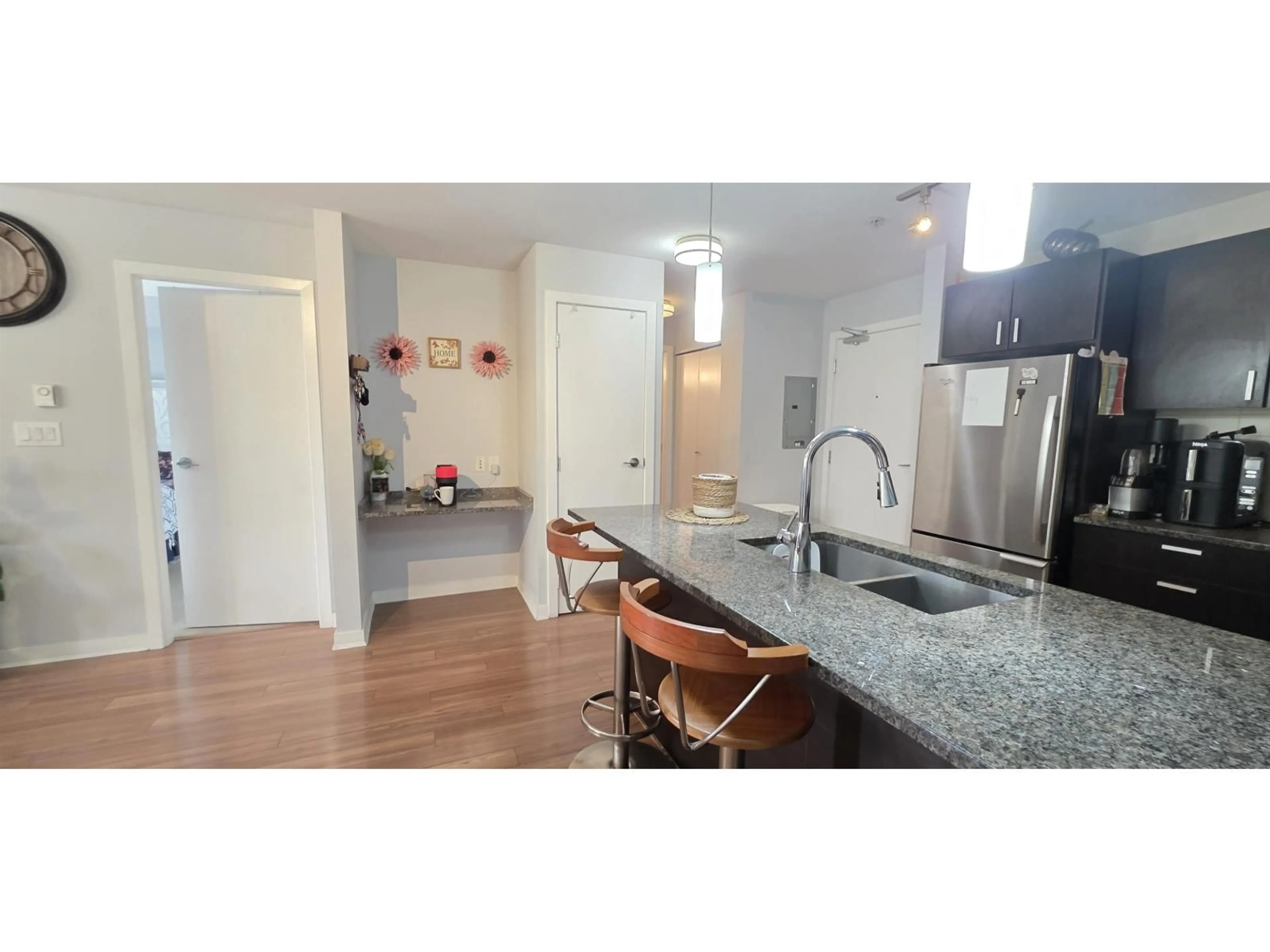 Open concept kitchen, unknown for 212 - 7511 120, Delta British Columbia V4C0C1