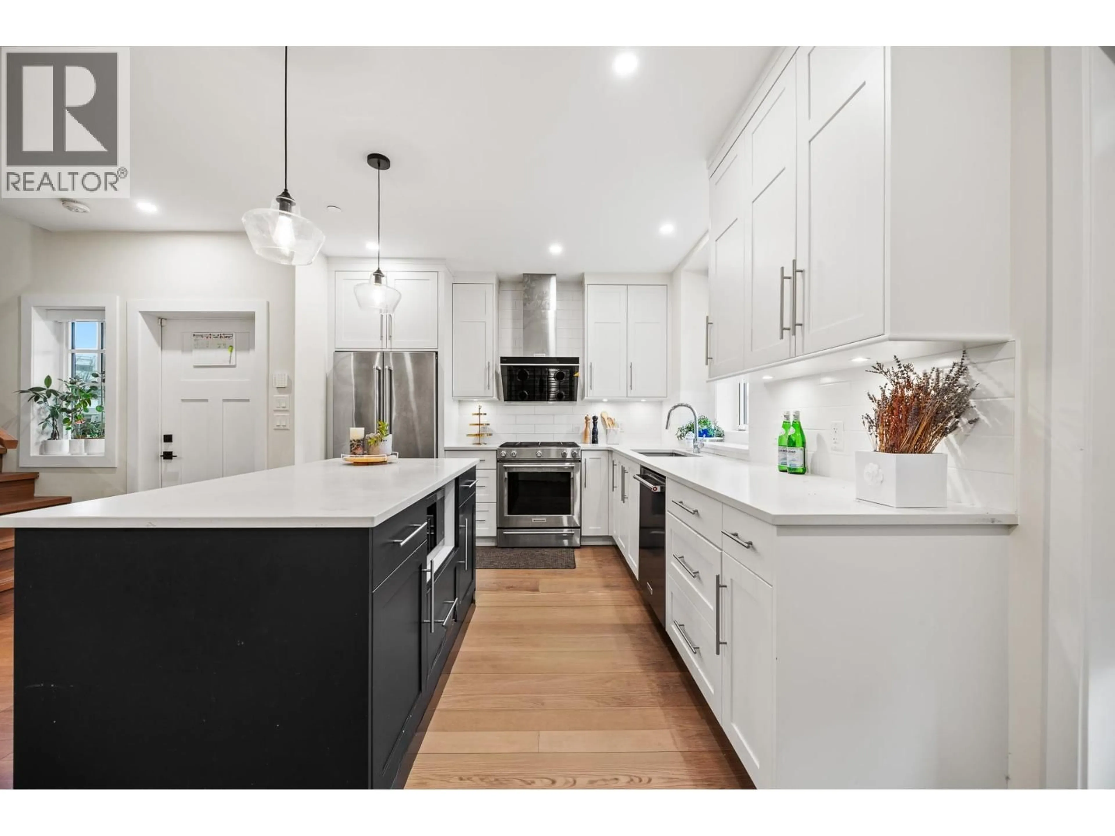 Open concept kitchen, unknown for 908 17TH AVENUE, Vancouver British Columbia V5V1C2