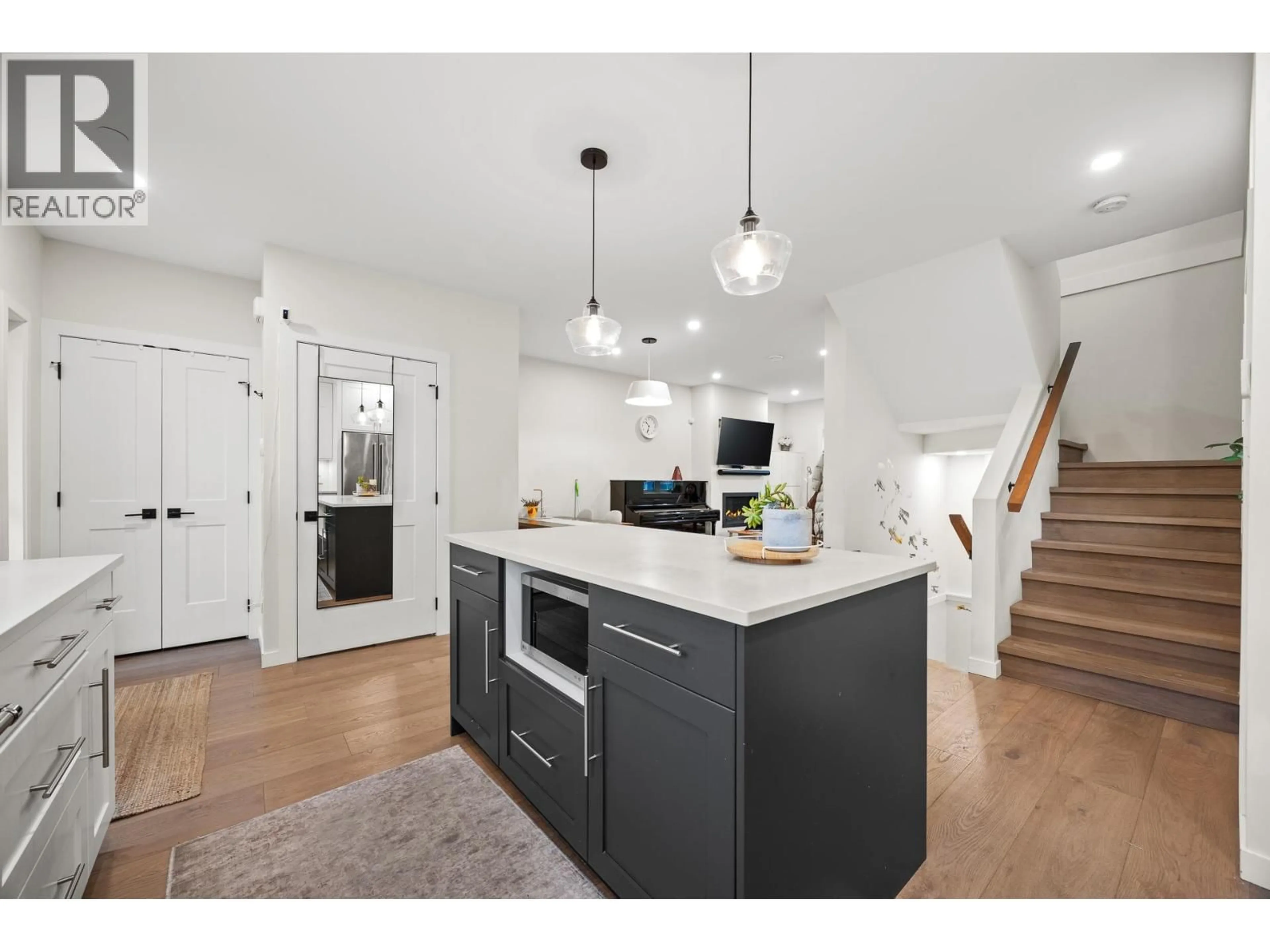 Open concept kitchen, unknown for 908 17TH AVENUE, Vancouver British Columbia V5V1C2