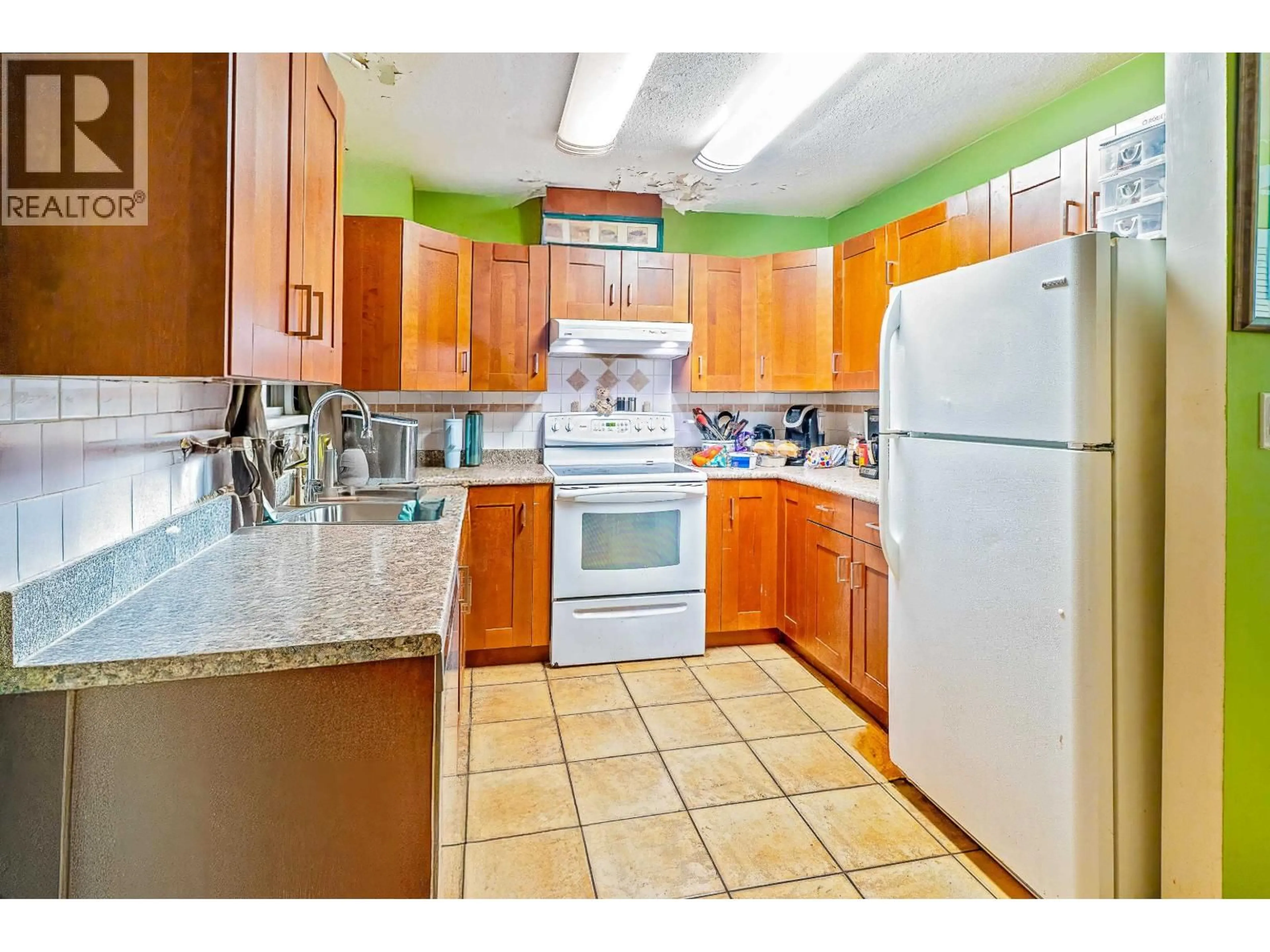 Standard kitchen, ceramic/tile floor for 24 - 20630 118 AVENUE, Maple Ridge British Columbia V2X0S1