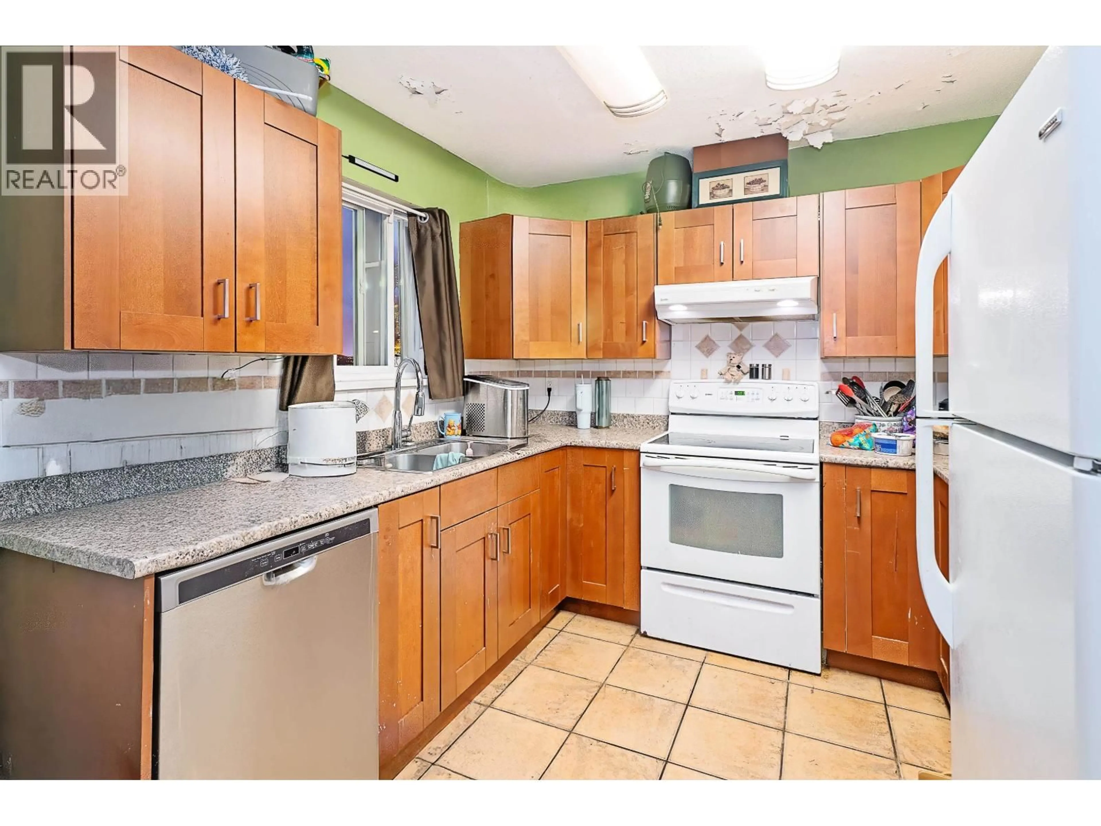 Standard kitchen, ceramic/tile floor for 24 - 20630 118 AVENUE, Maple Ridge British Columbia V2X0S1