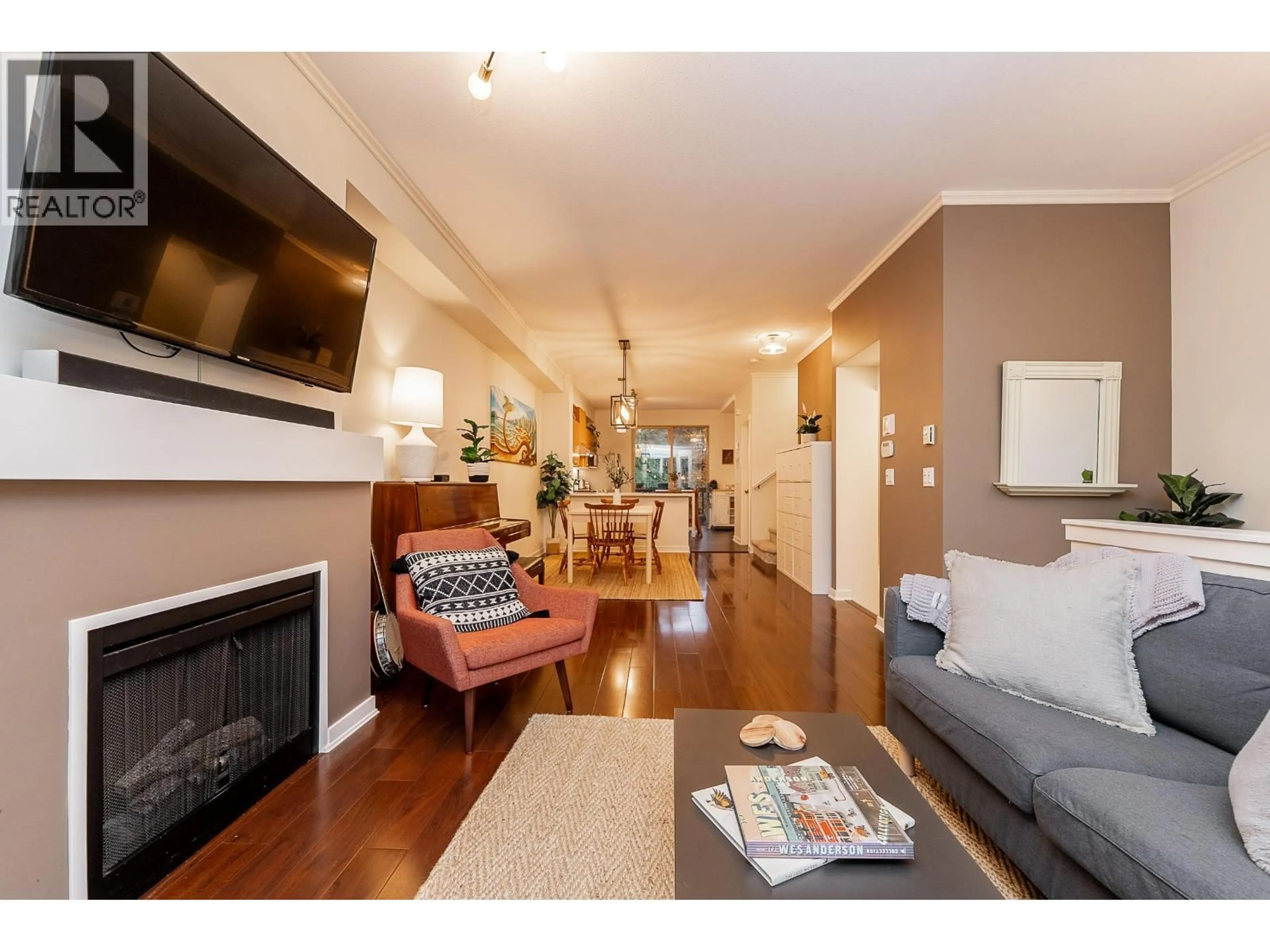 Living room with furniture, wood/laminate floor for 88 - 100 KLAHANIE DRIVE, Port Moody British Columbia V3H5K3