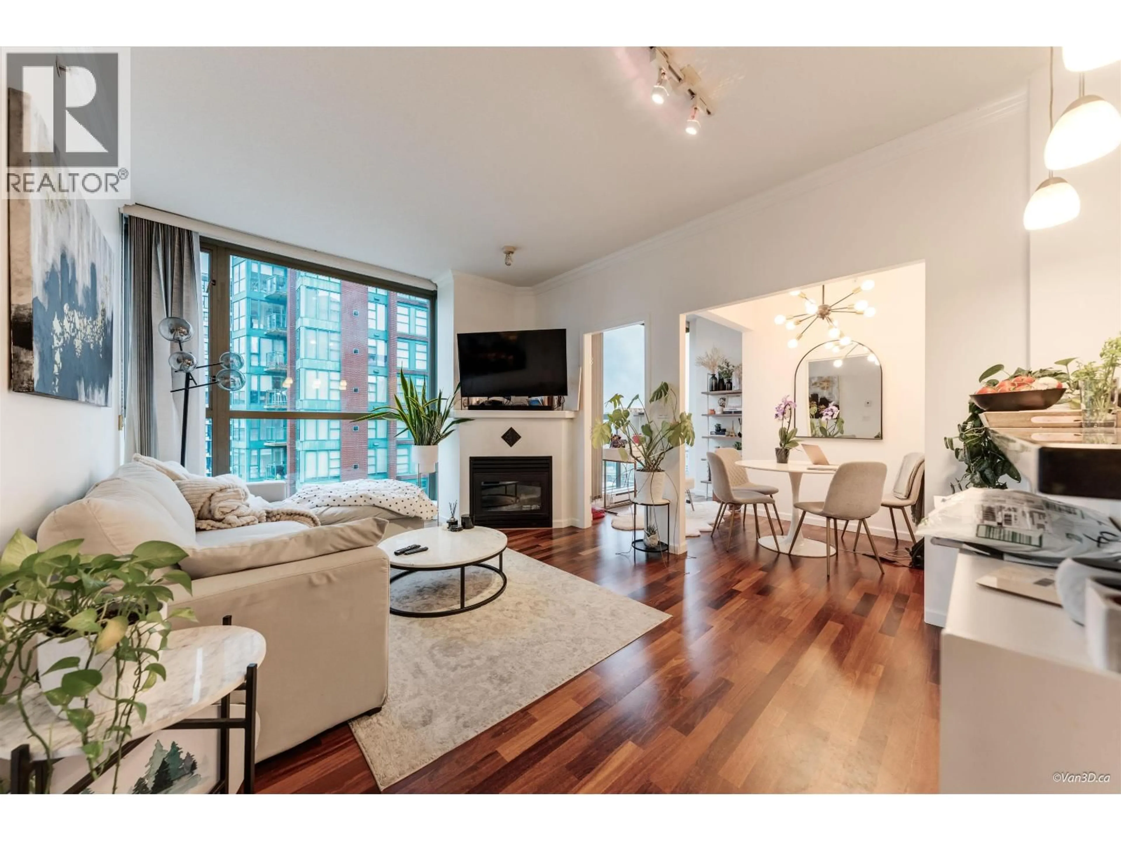 Living room with furniture, wood/laminate floor for 2104 - 928 RICHARDS STREET, Vancouver British Columbia V6B6P6