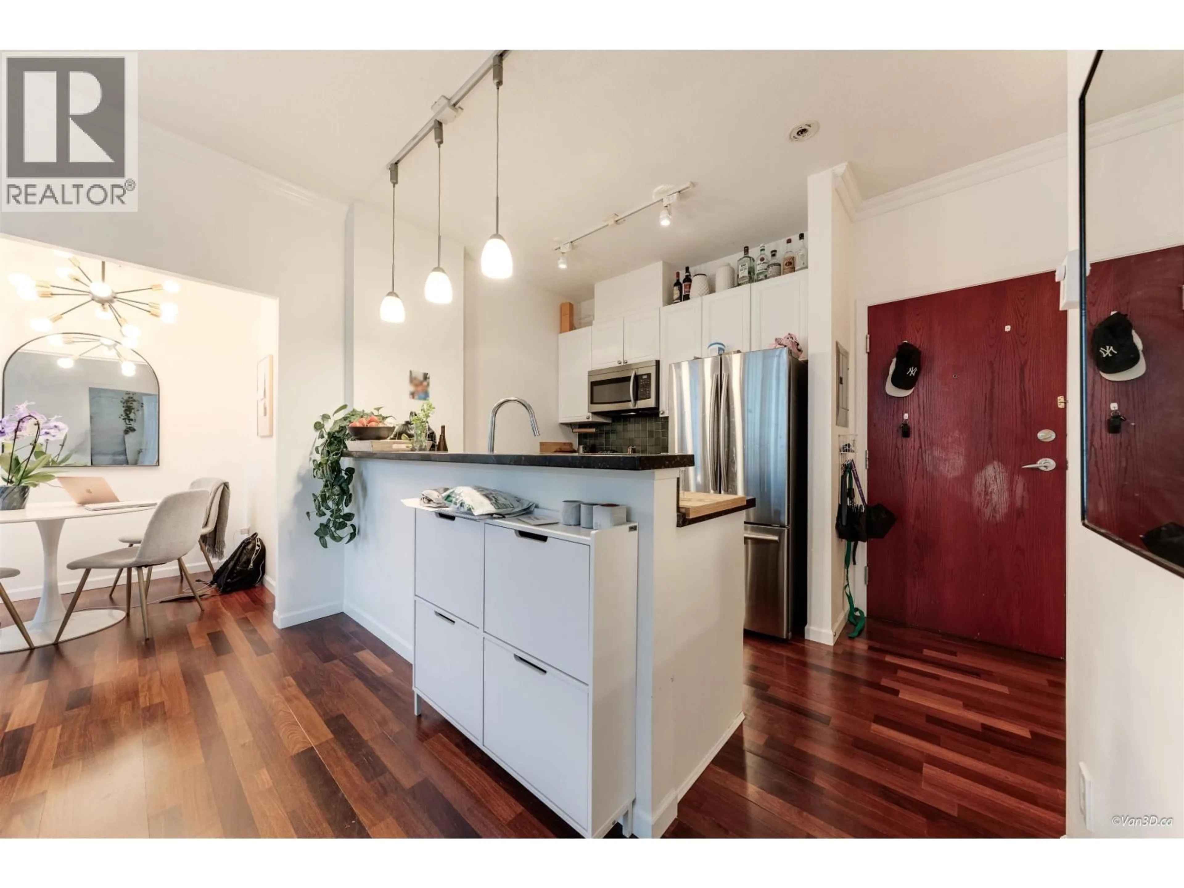 Open concept kitchen, wood/laminate floor for 2104 - 928 RICHARDS STREET, Vancouver British Columbia V6B6P6