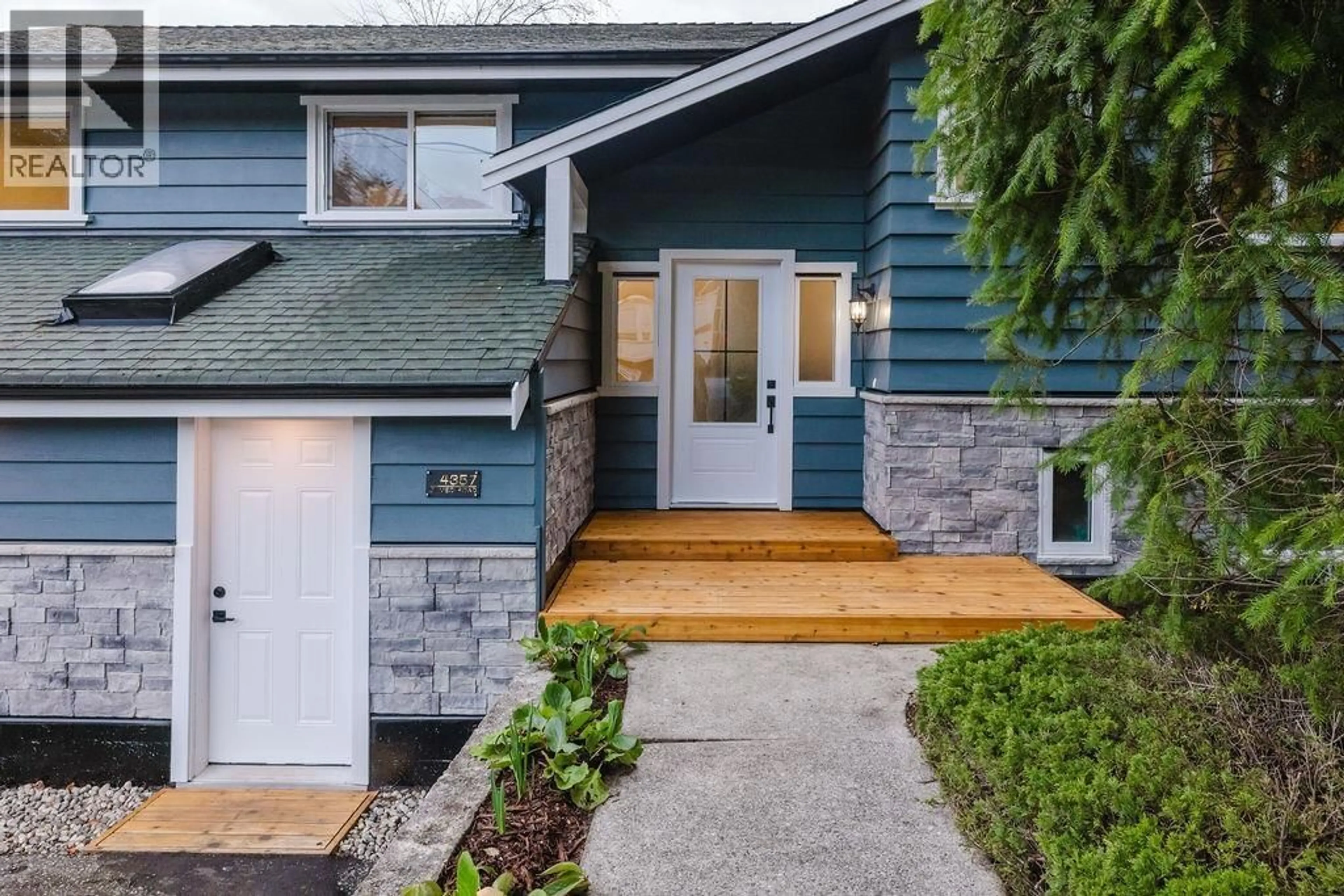 Home with vinyl exterior material, street for 4357 CAMEO ROAD, Sechelt British Columbia V7Z0B1