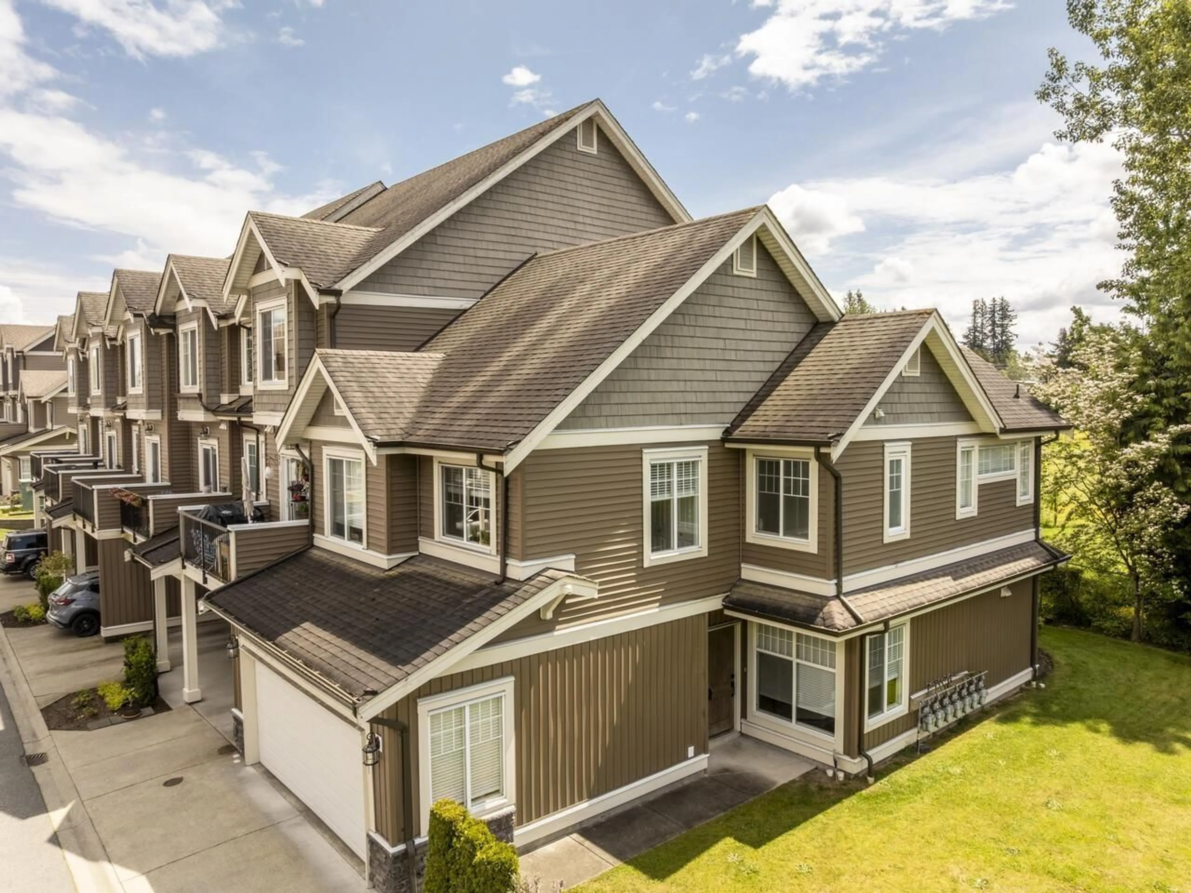 A pic from outside/outdoor area/front of a property/back of a property/a pic from drone, unknown for 11 - 32792 LIGHTBODY, Mission British Columbia V4S1A1