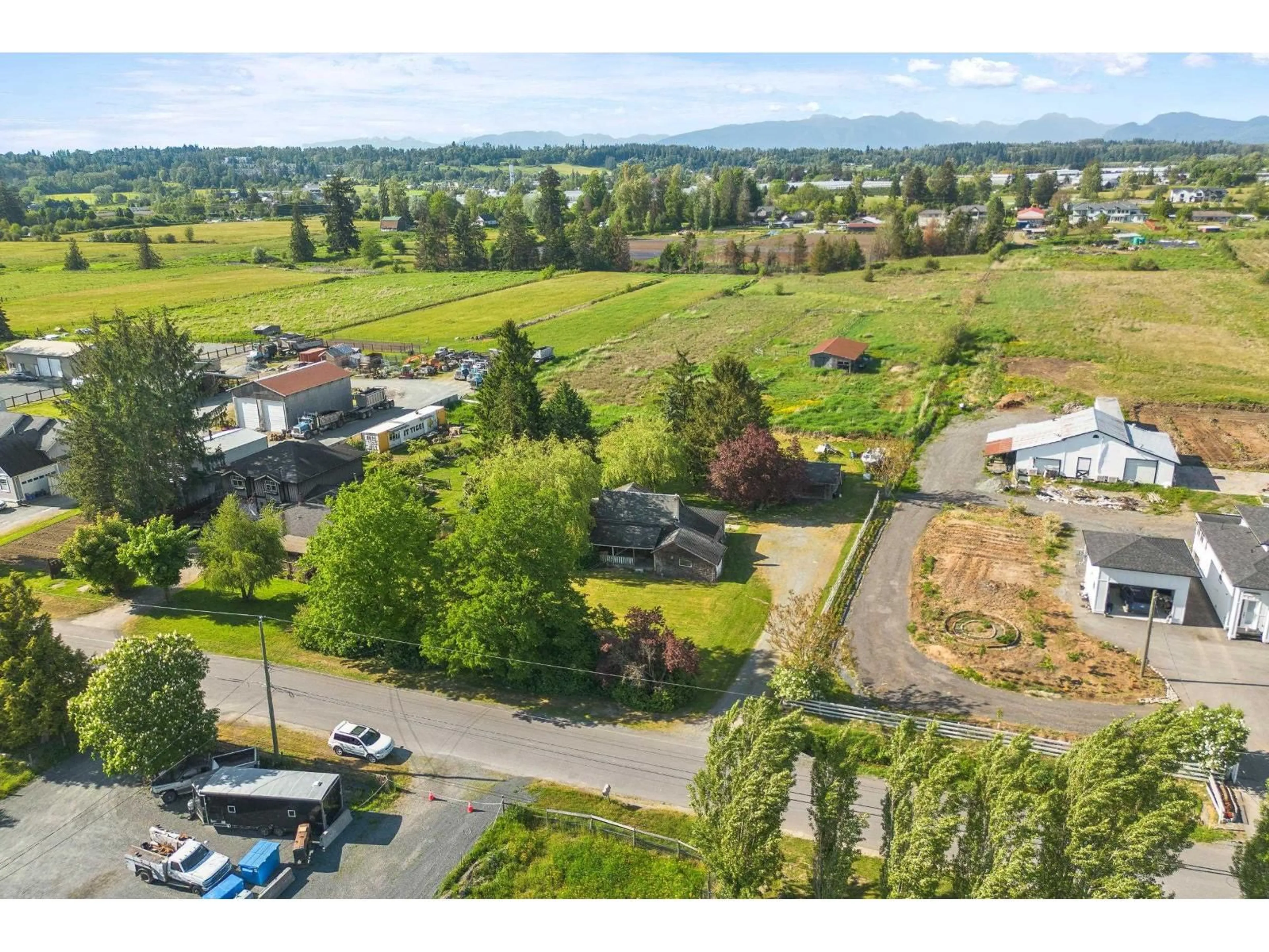 A pic from outside/outdoor area/front of a property/back of a property/a pic from drone, mountain view for 21947 61, Langley British Columbia V2Y2P2