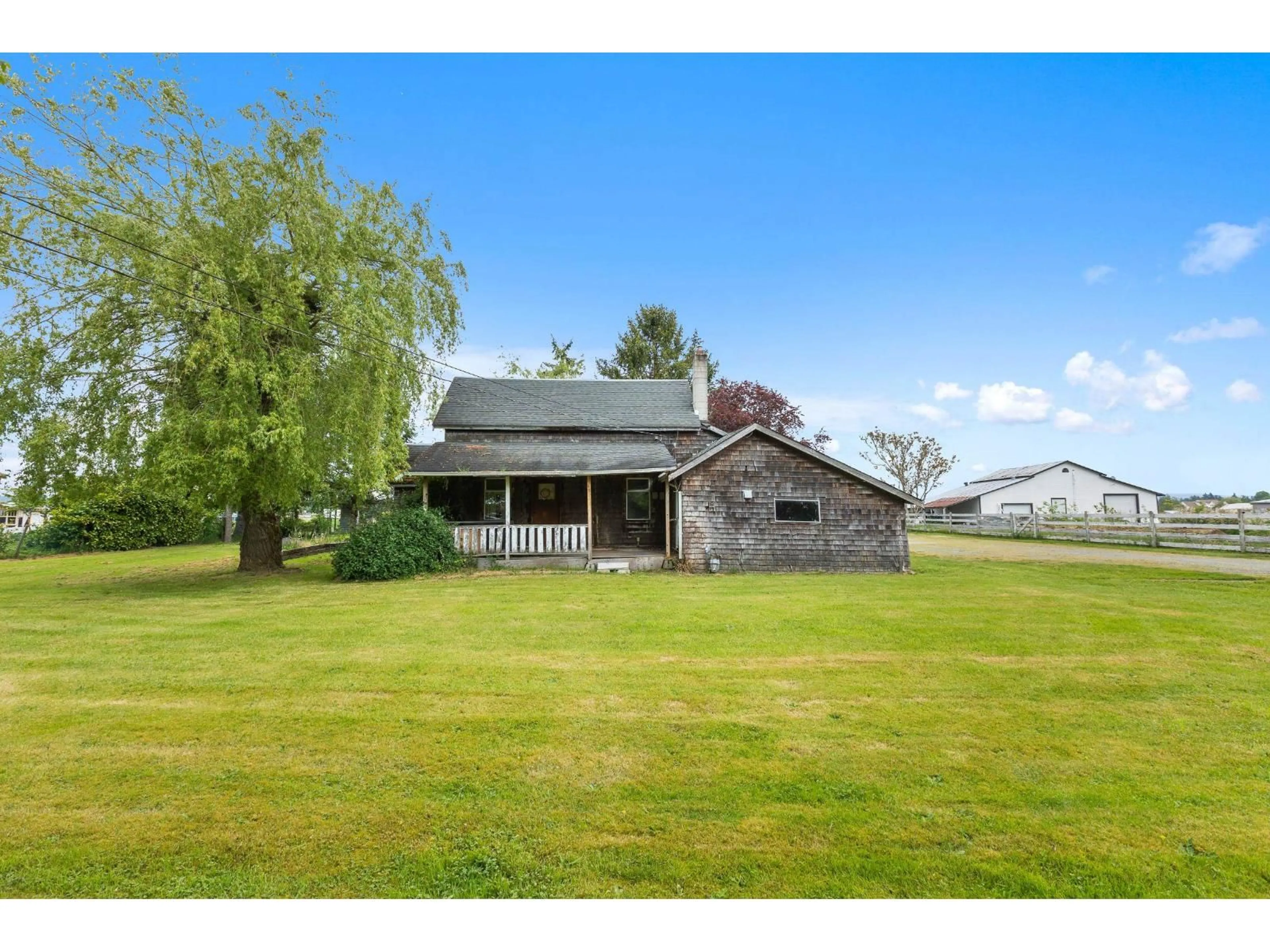 A pic from outside/outdoor area/front of a property/back of a property/a pic from drone, unknown for 21947 61, Langley British Columbia V2Y2P2