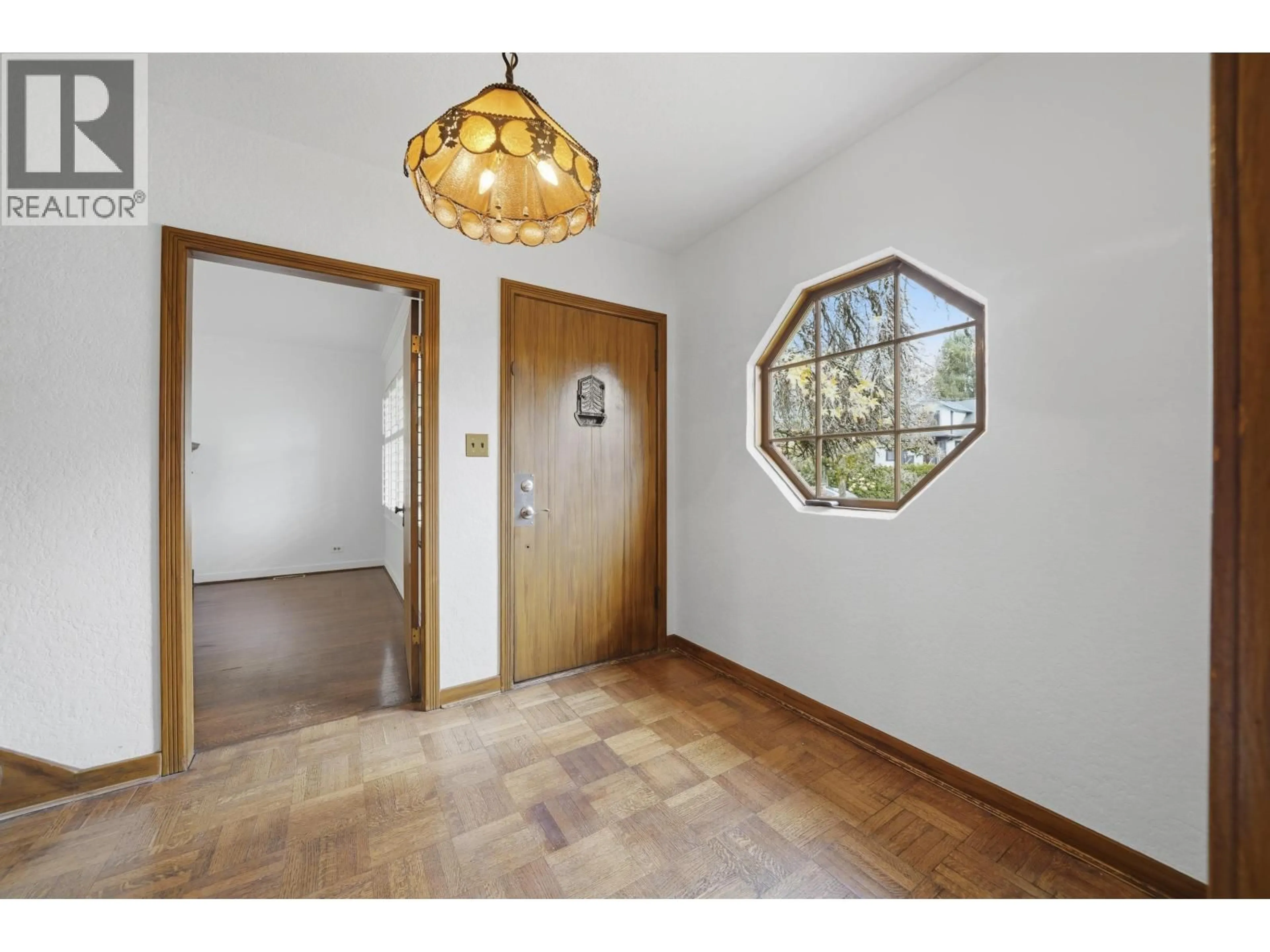 Indoor foyer for 5761 HOLLAND STREET, Vancouver British Columbia V6N2A9
