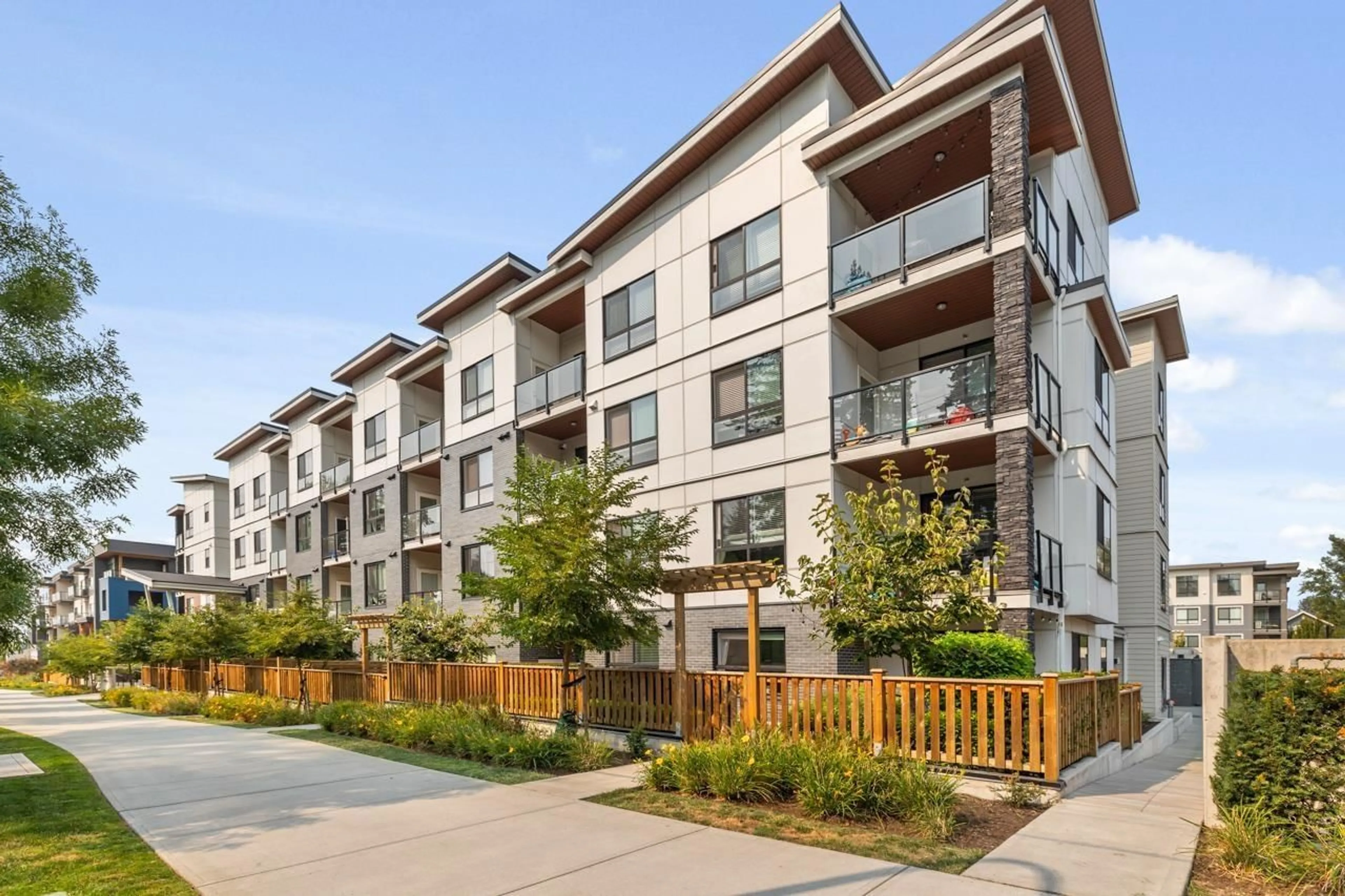 Patio, street for 104 - 20362 72B, Langley British Columbia V2Y5K4