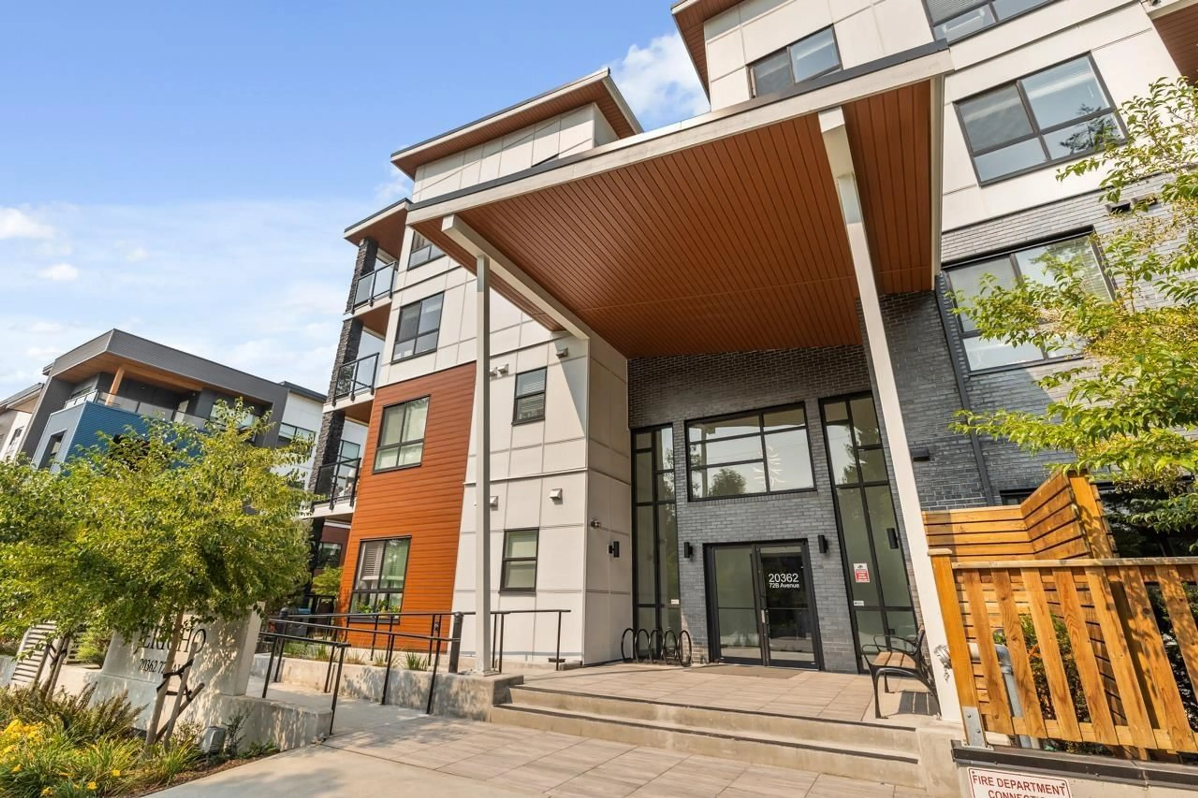 Patio, building for 104 - 20362 72B, Langley British Columbia V2Y5K4