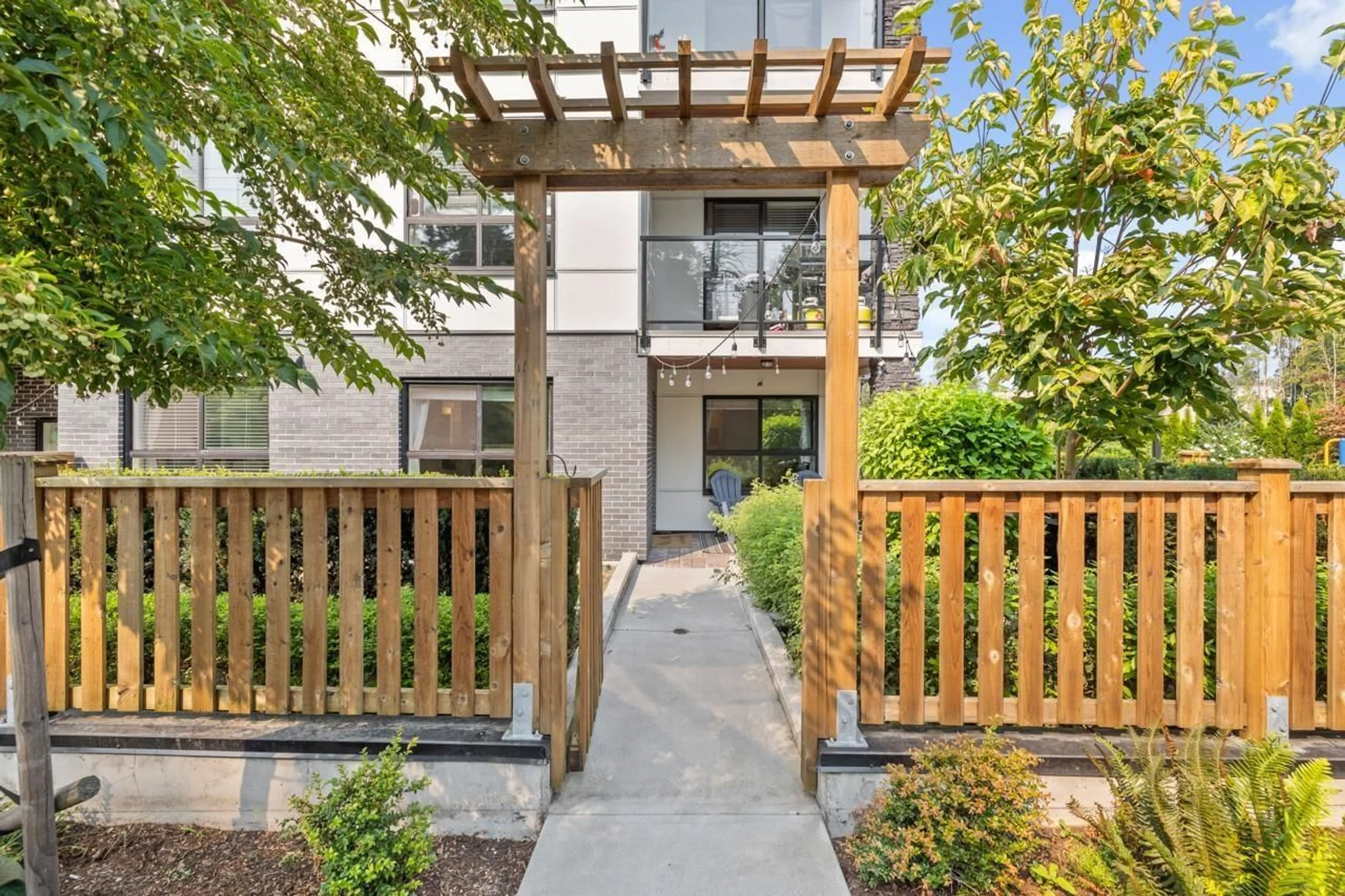 Patio, street for 104 - 20362 72B, Langley British Columbia V2Y5K4