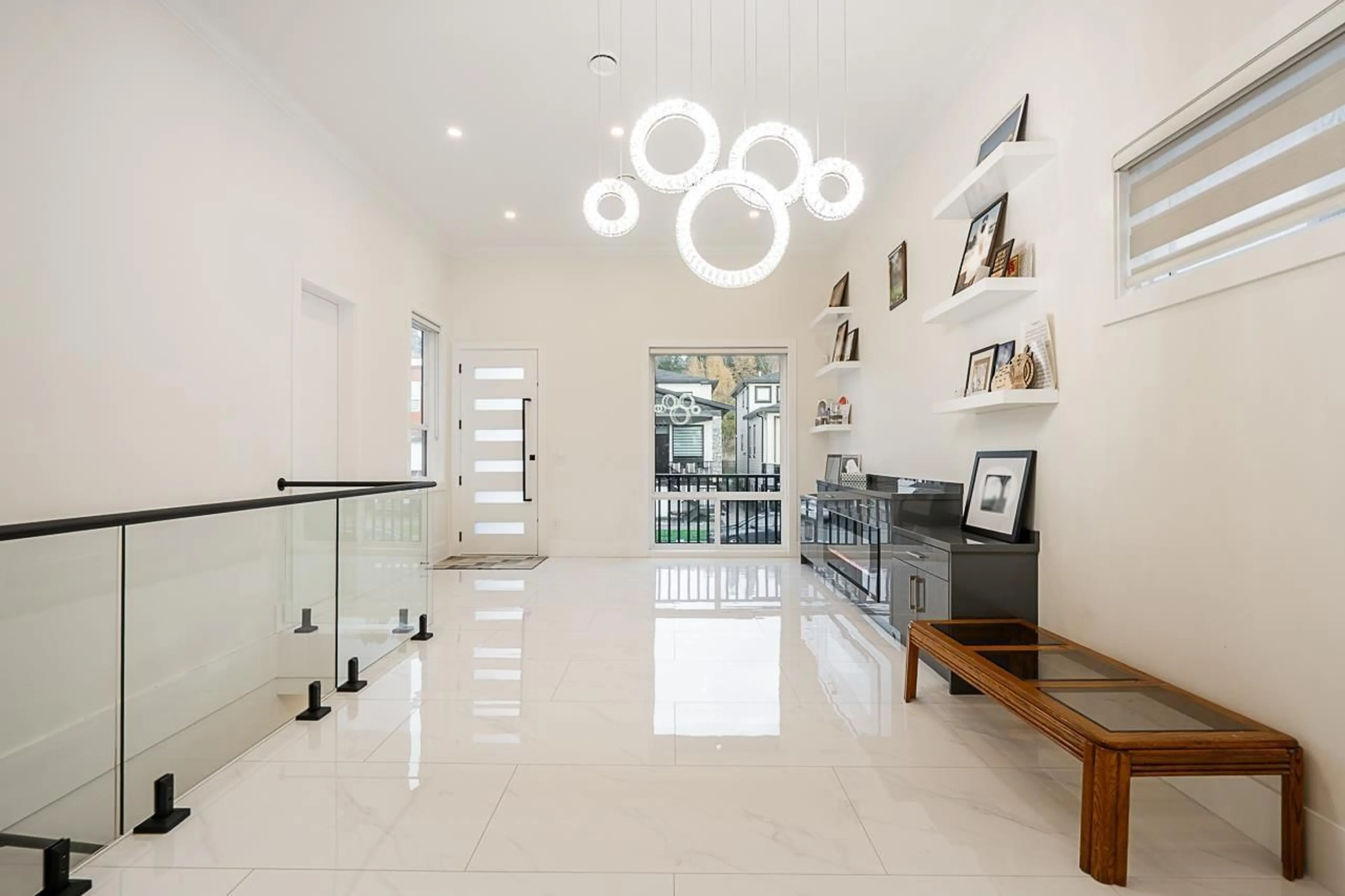 Indoor foyer for 10643 124A, Surrey British Columbia V3V0E2