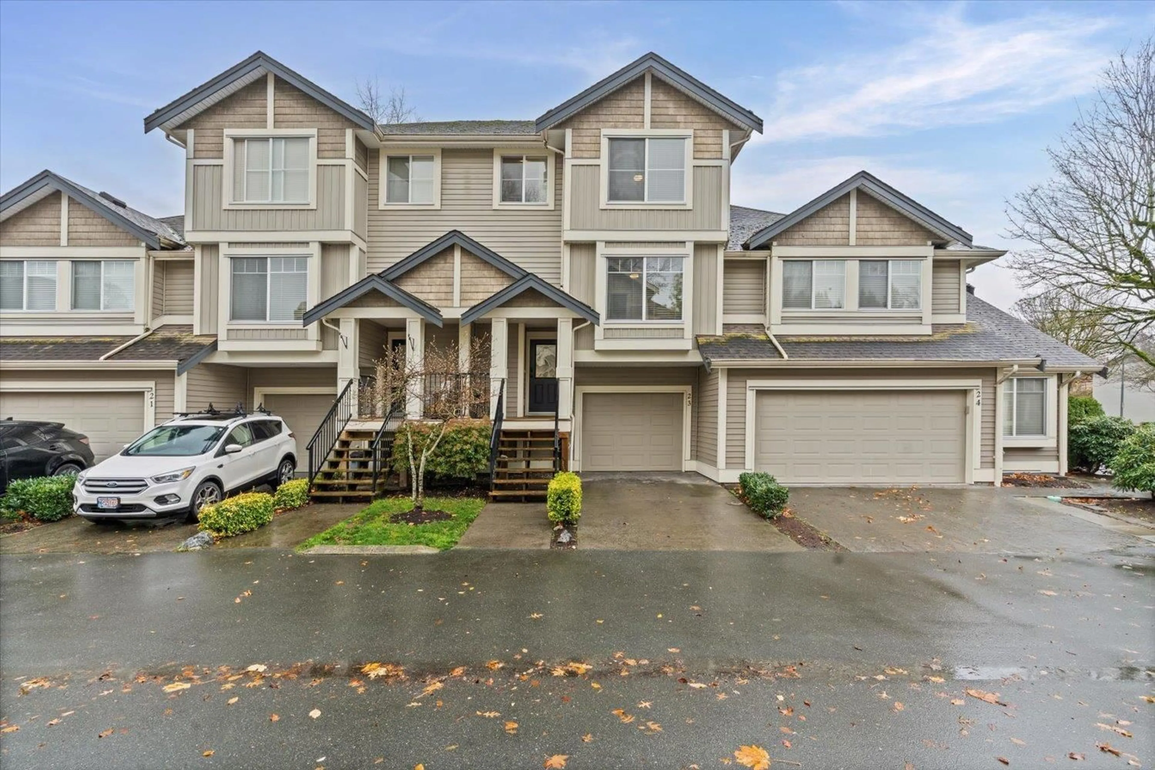 A pic from outside/outdoor area/front of a property/back of a property/a pic from drone, street for 23 - 45550 SHAWNIGAN CRESCENT, Chilliwack British Columbia V2R5Y1