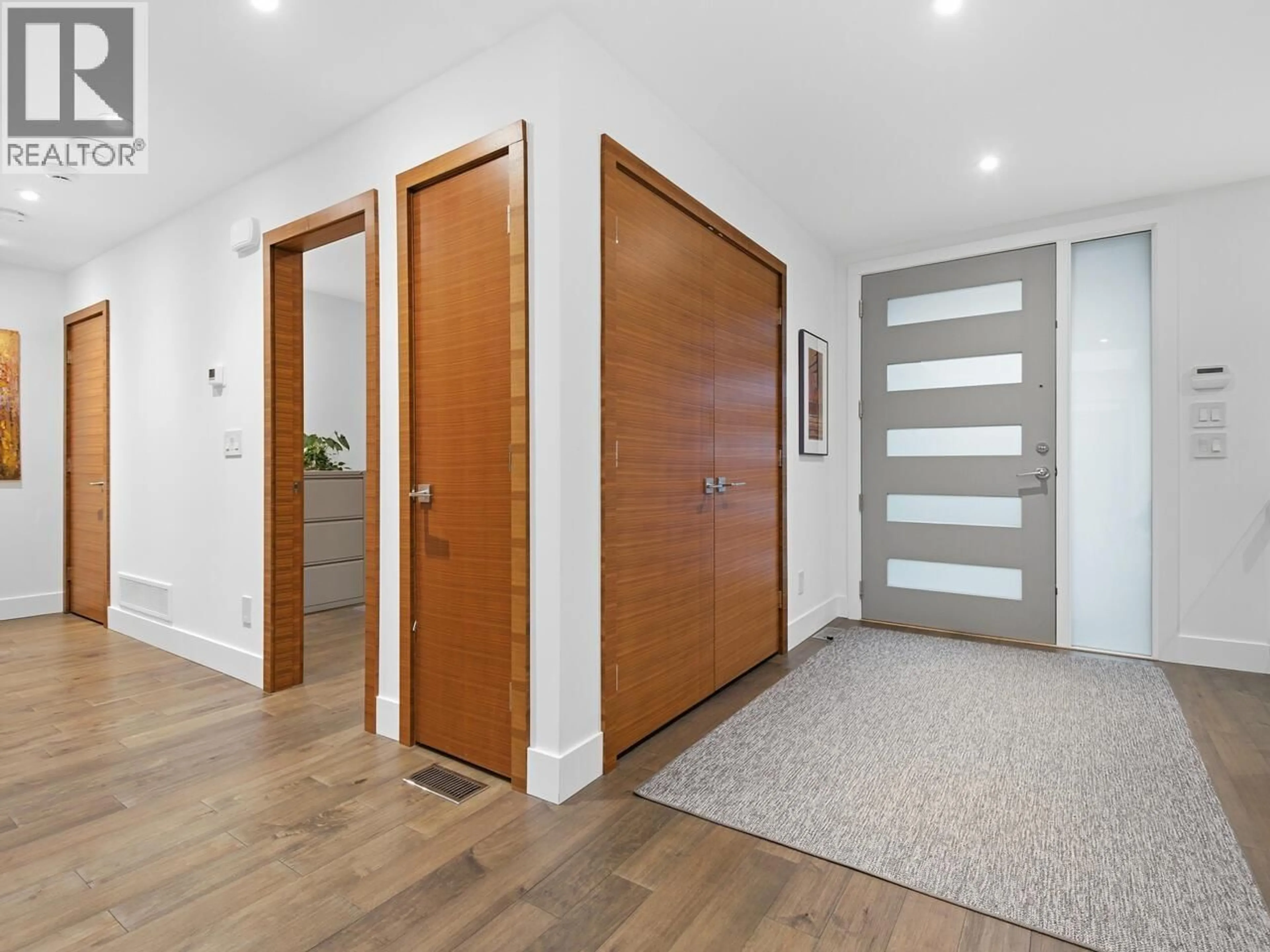 Indoor entryway for 1381 CHINE CRESCENT, Coquitlam British Columbia V3J5X3