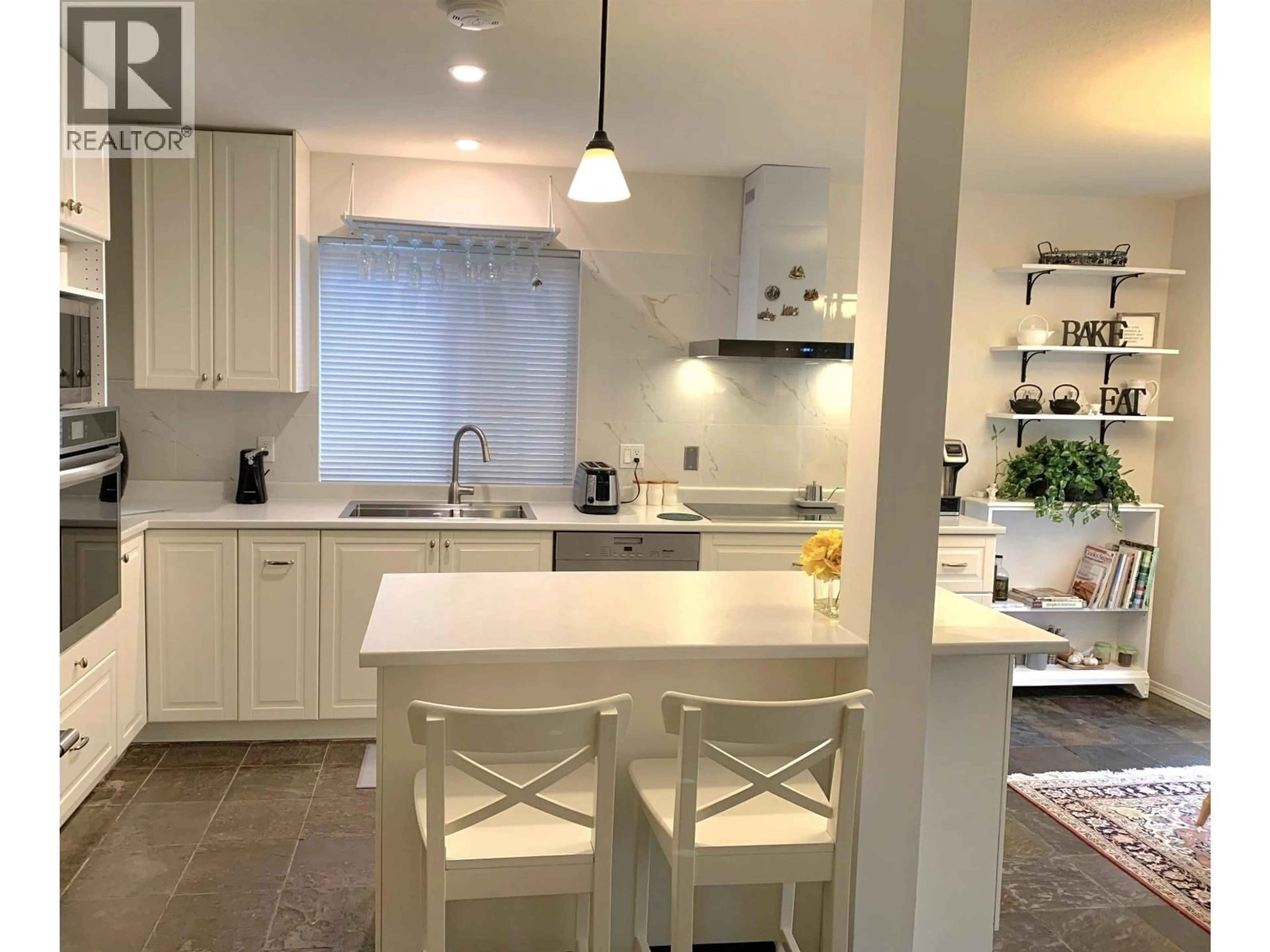 Open concept kitchen, ceramic/tile floor for 1935 WESTVIEW DRIVE, North Vancouver British Columbia V7M3B1