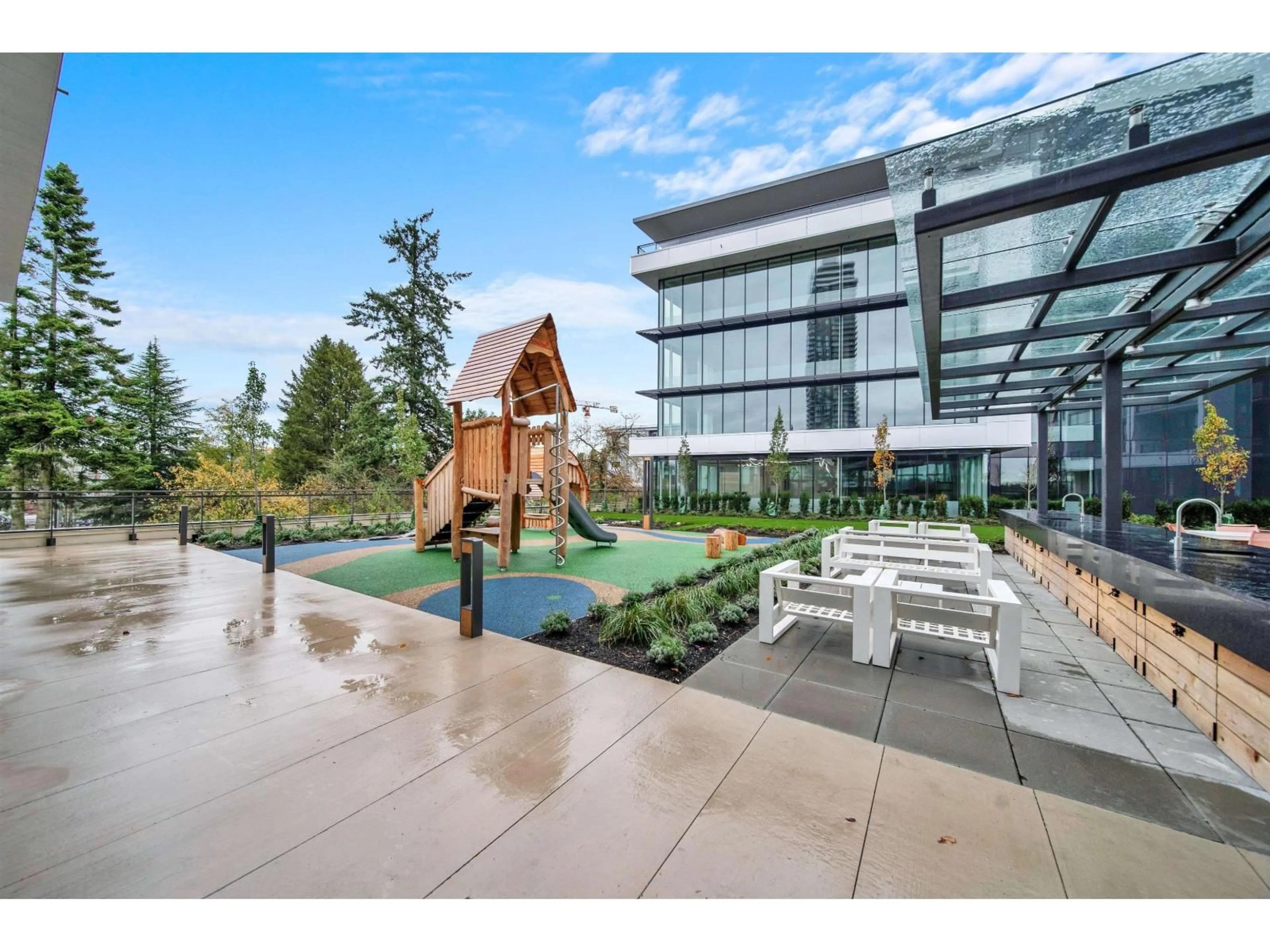 Patio, mountain view for 2101 - 13675 107A, Surrey British Columbia V3T0X2