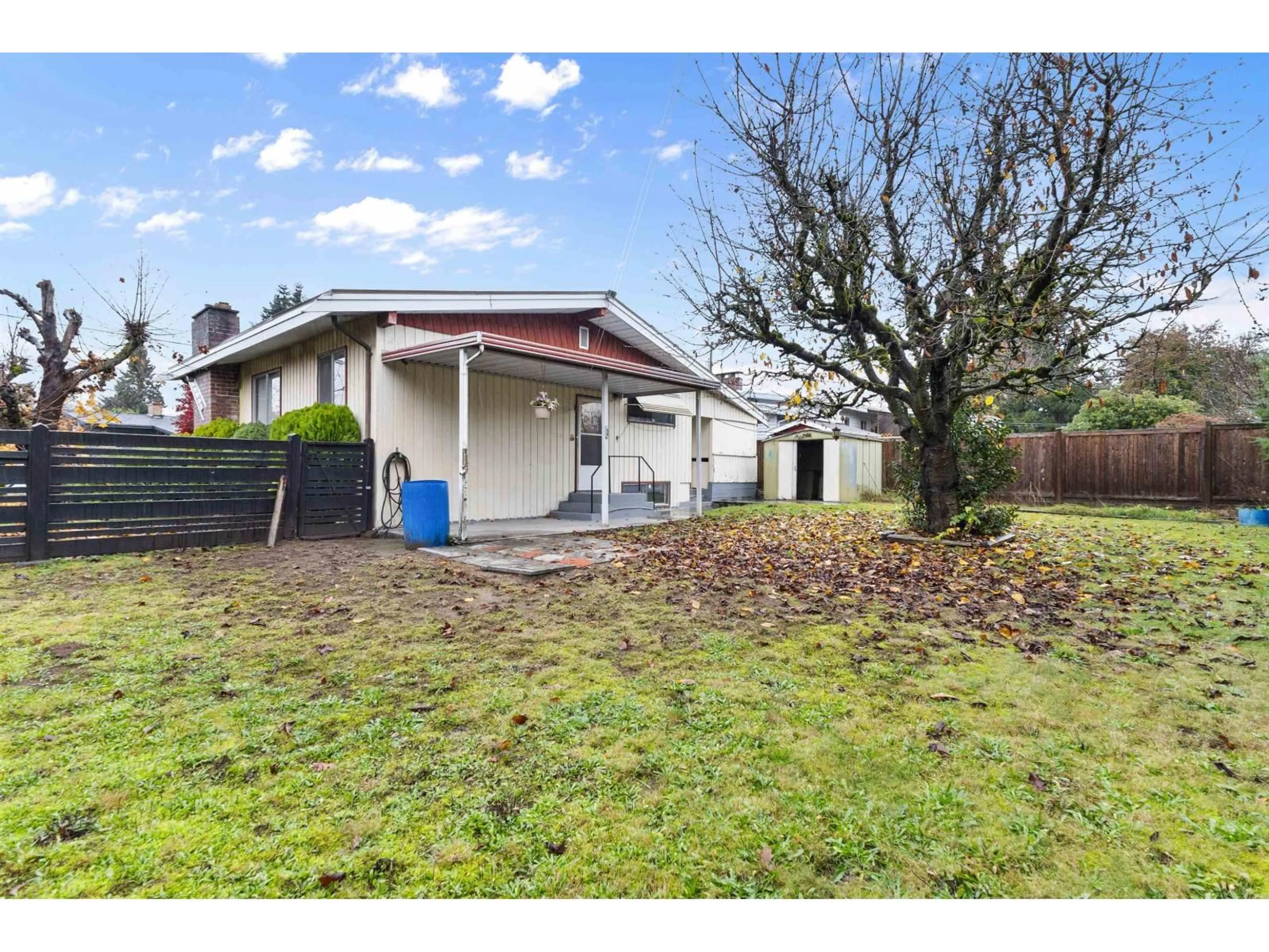 A pic from outside/outdoor area/front of a property/back of a property/a pic from drone, street for 2142 SANDALWOOD, Abbotsford British Columbia V2S3H7