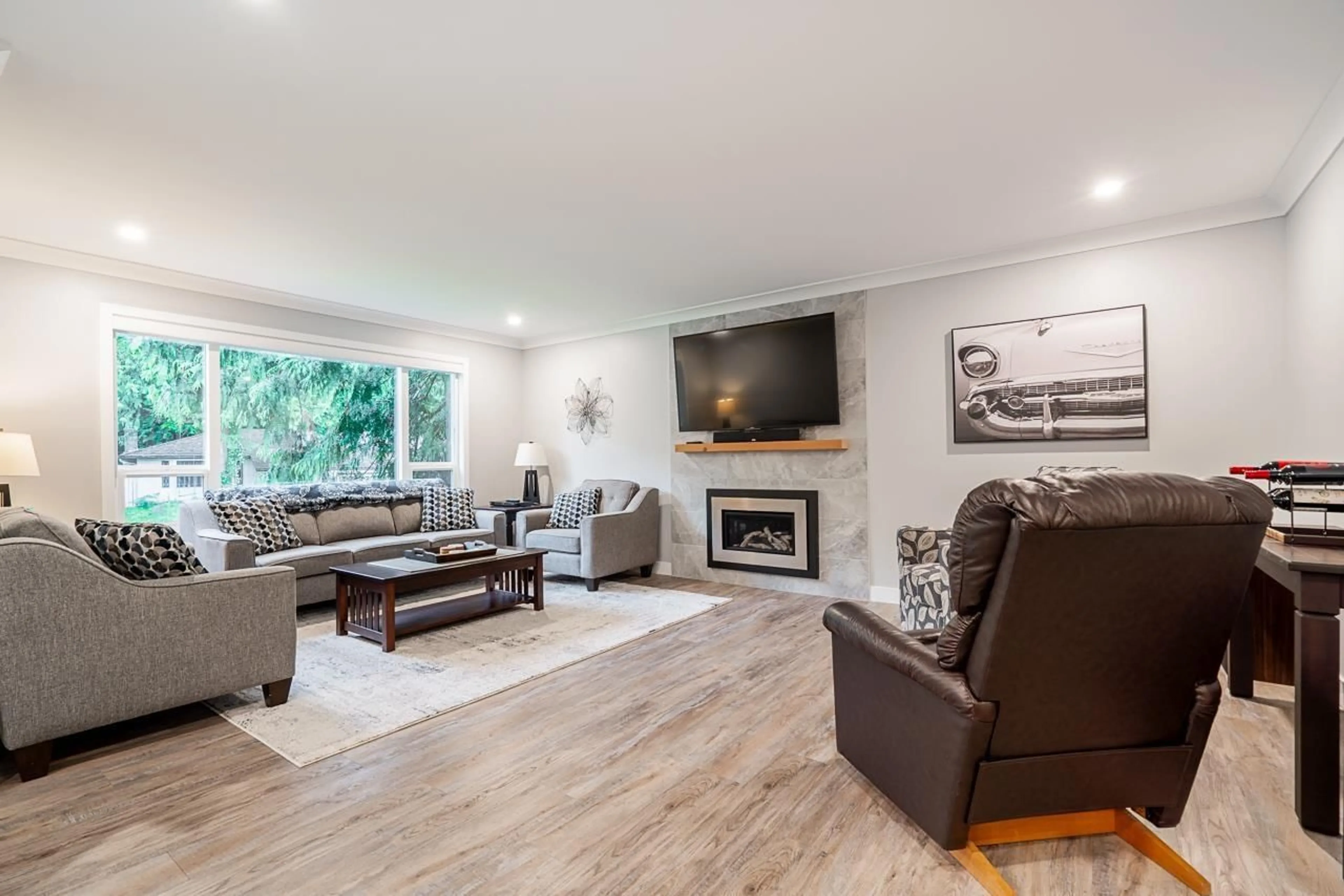 Living room with furniture, wood/laminate floor for 9005 COLLINGS, Delta British Columbia V4C7E8