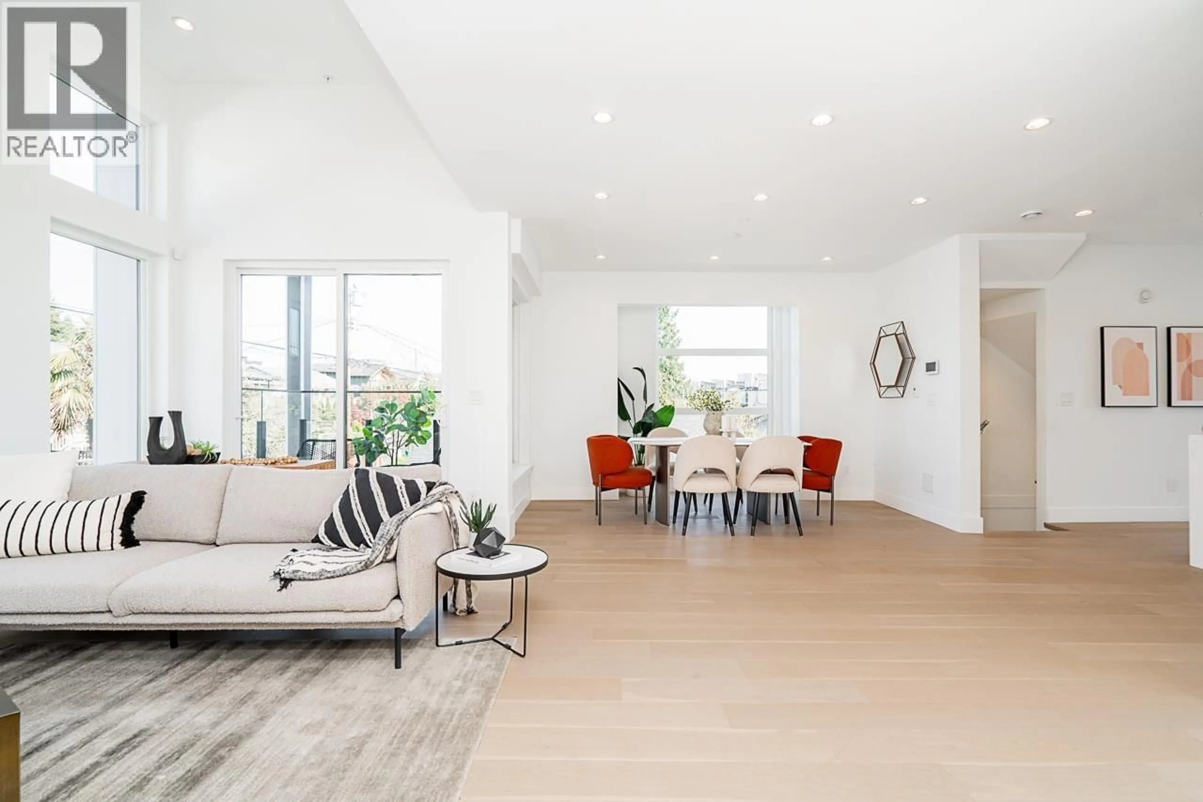 Living room with furniture, unknown for 2 - 434 1ST STREET, North Vancouver British Columbia V7L1B7