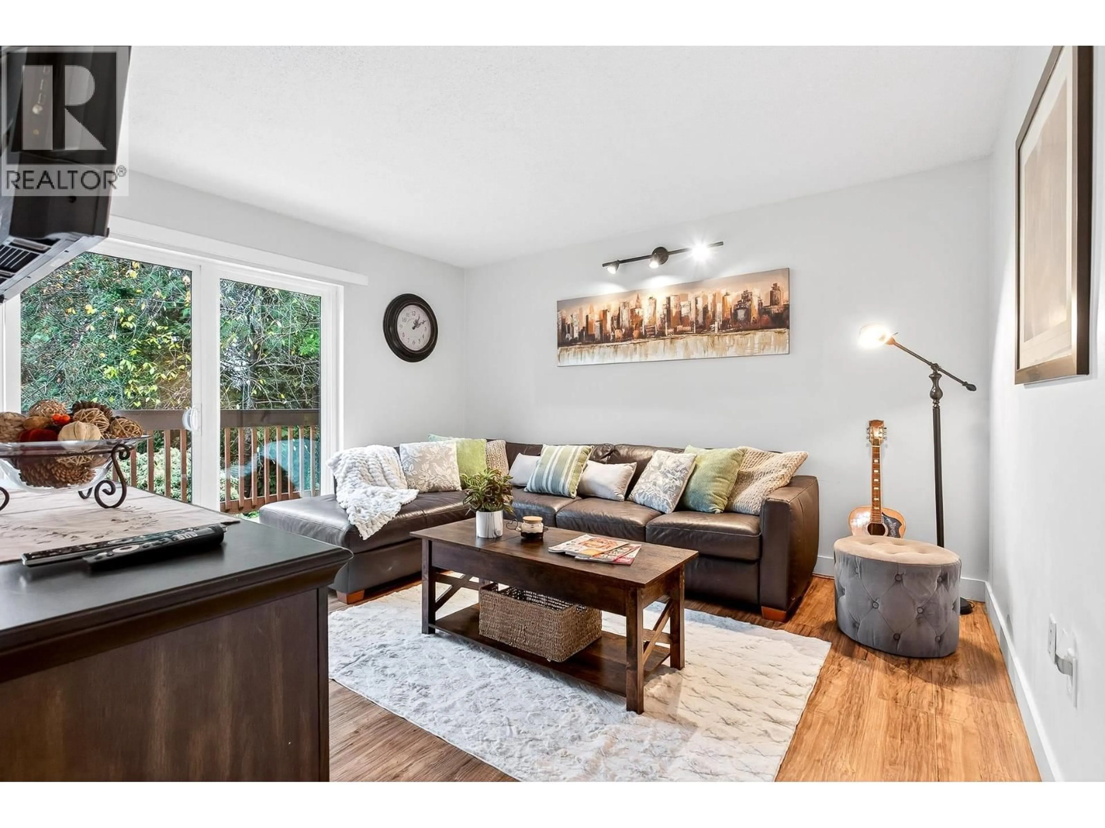 Living room with furniture, wood/laminate floor for 432 CARDIFF WAY, Port Moody British Columbia V3H3T1