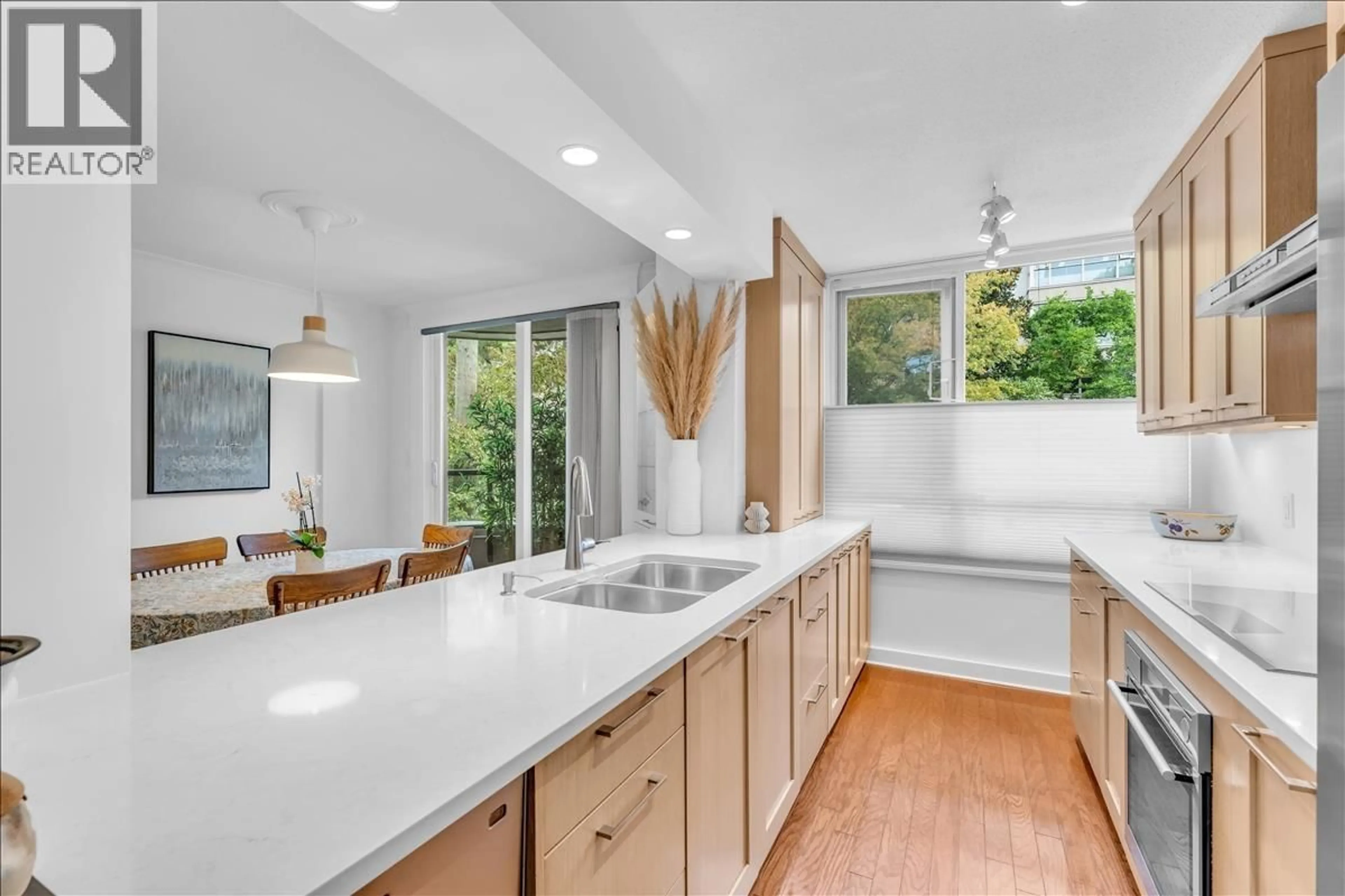 Open concept kitchen, ceramic/tile floor for 401 - 1330 JERVIS STREET, Vancouver British Columbia V6E2E3