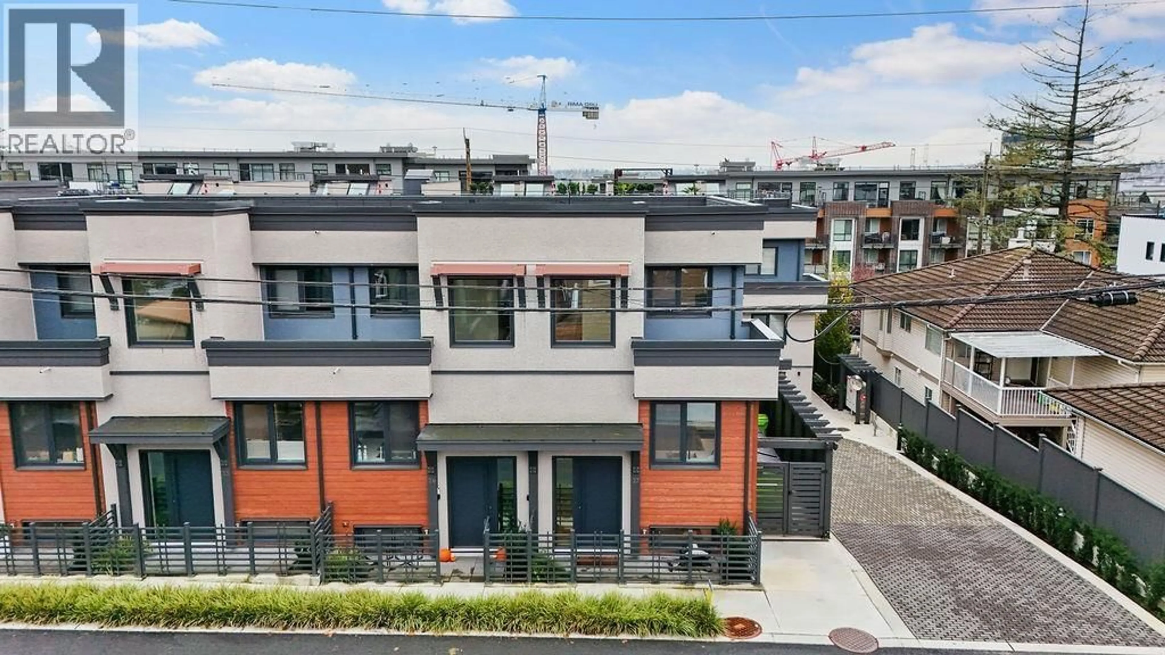 A pic from outside/outdoor area/front of a property/back of a property/a pic from drone, street for 27 - 632 3RD STREET, North Vancouver British Columbia V7L1G7