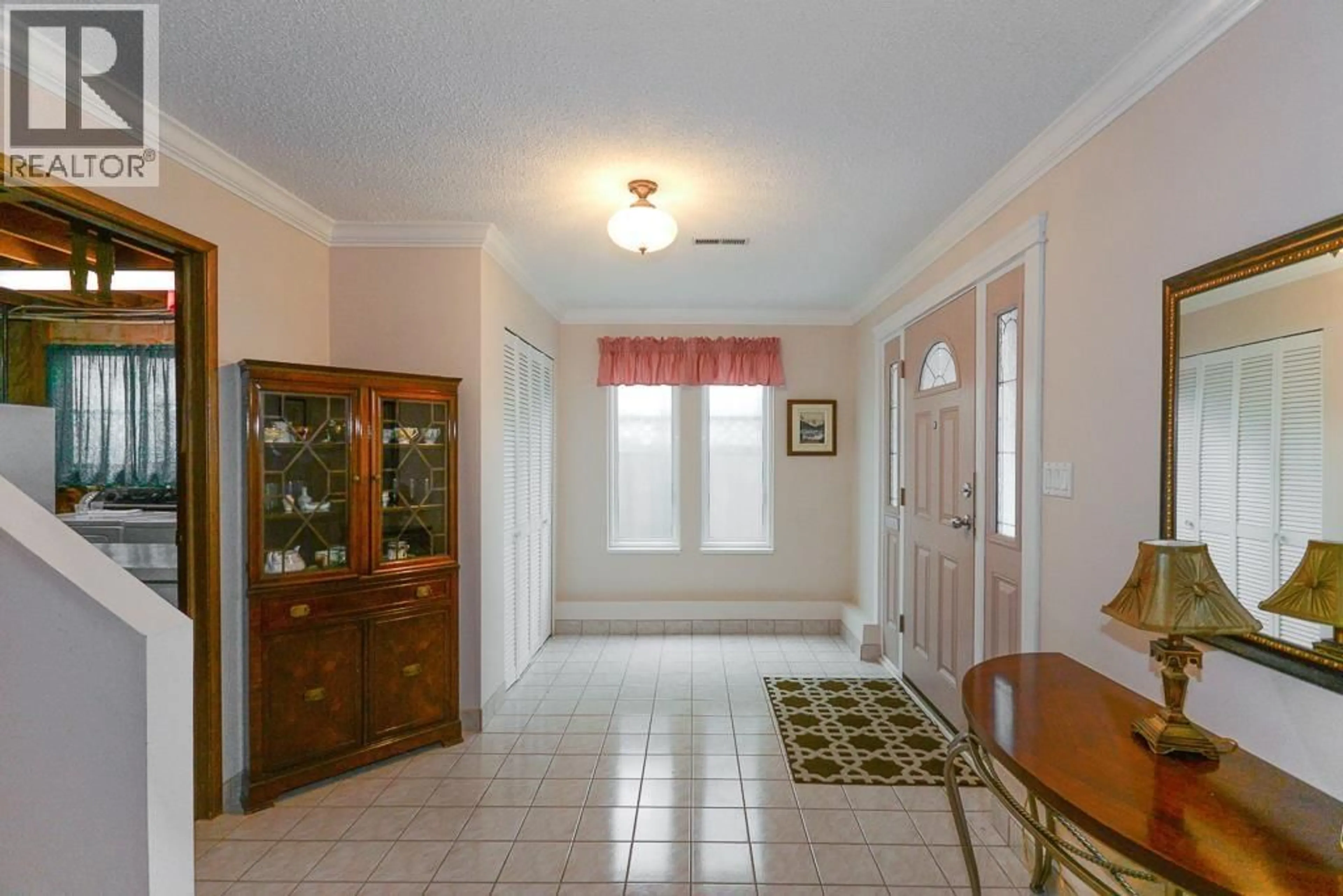 Indoor foyer for 6720 GOLDSMITH DRIVE, Richmond British Columbia V7E4G5