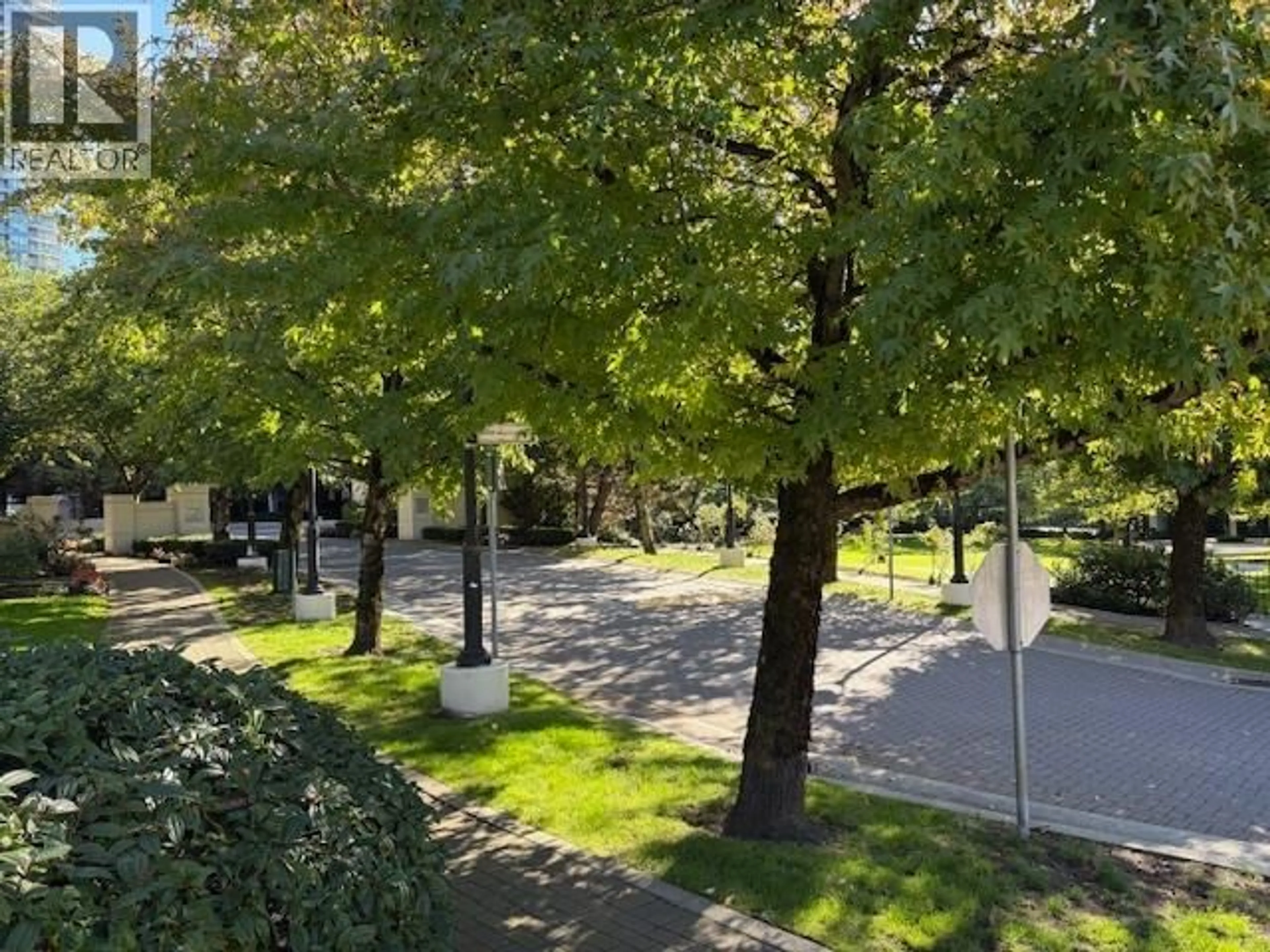 A pic from outside/outdoor area/front of a property/back of a property/a pic from drone, street for 707 - 2088 MADISON AVENUE, Burnaby British Columbia V5C6T5