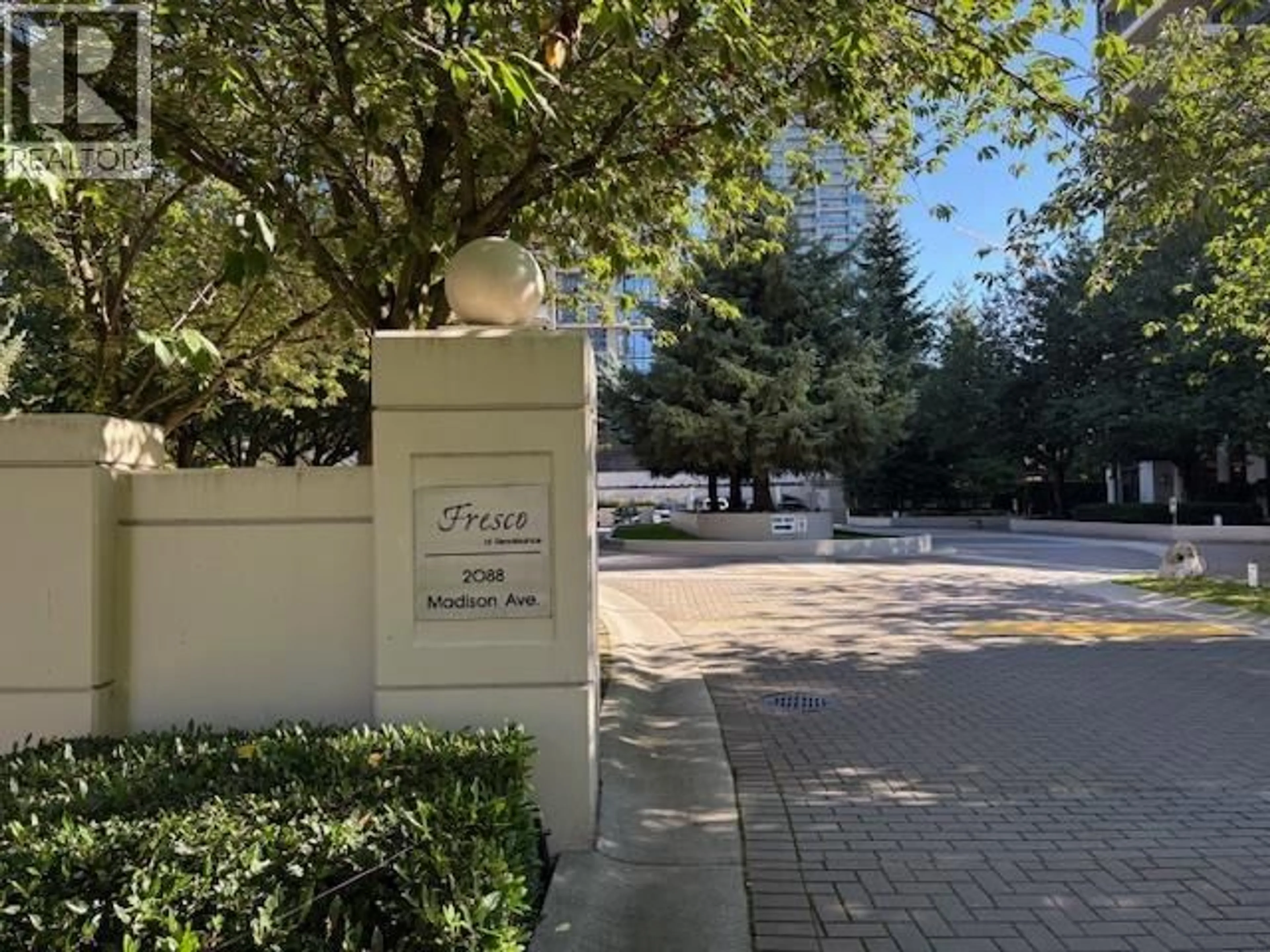 Indoor foyer for 707 - 2088 MADISON AVENUE, Burnaby British Columbia V5C6T5