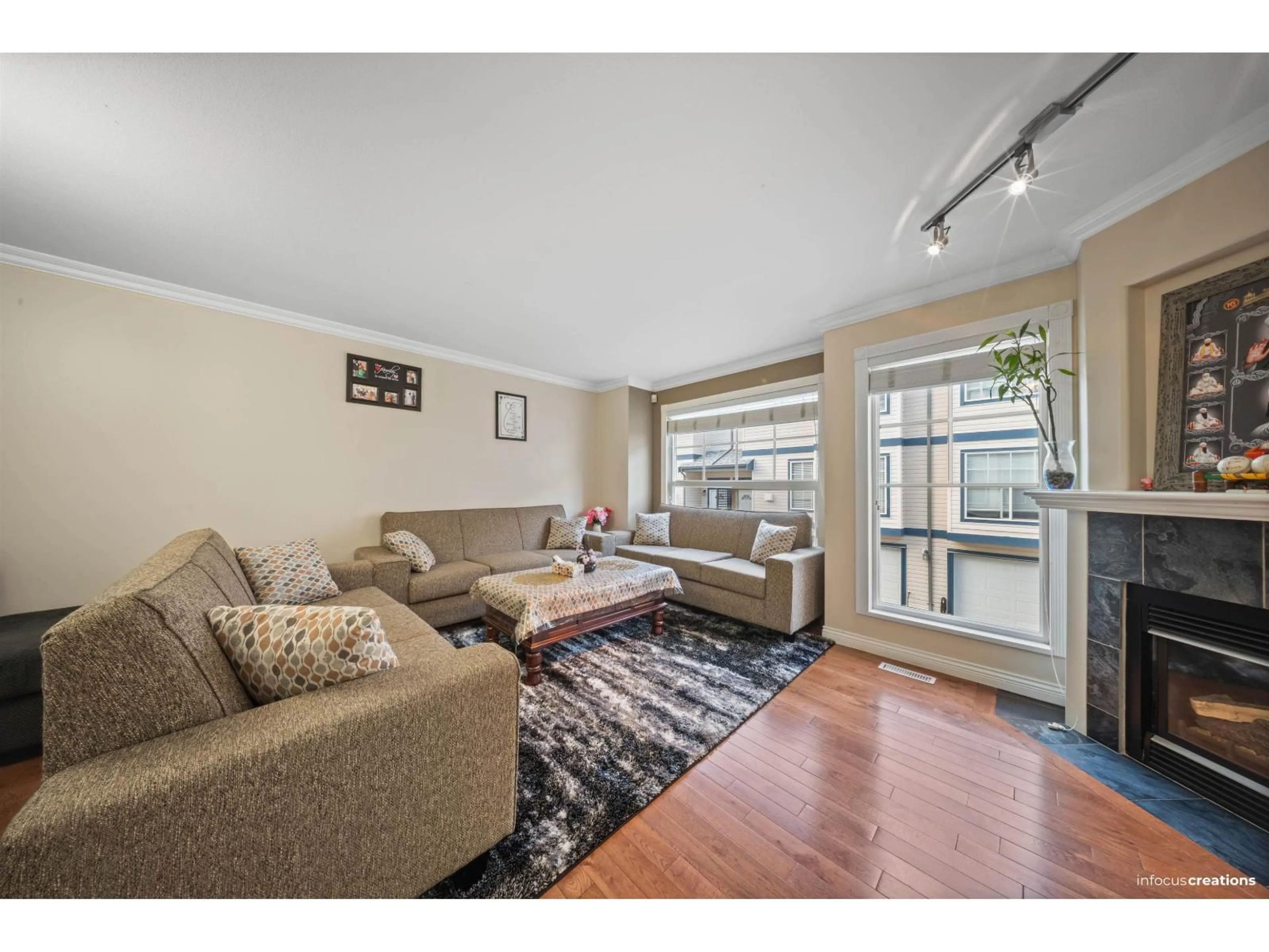 Living room with furniture, unknown for 703 - 9118 149 STREET, Surrey British Columbia V3R3Z6