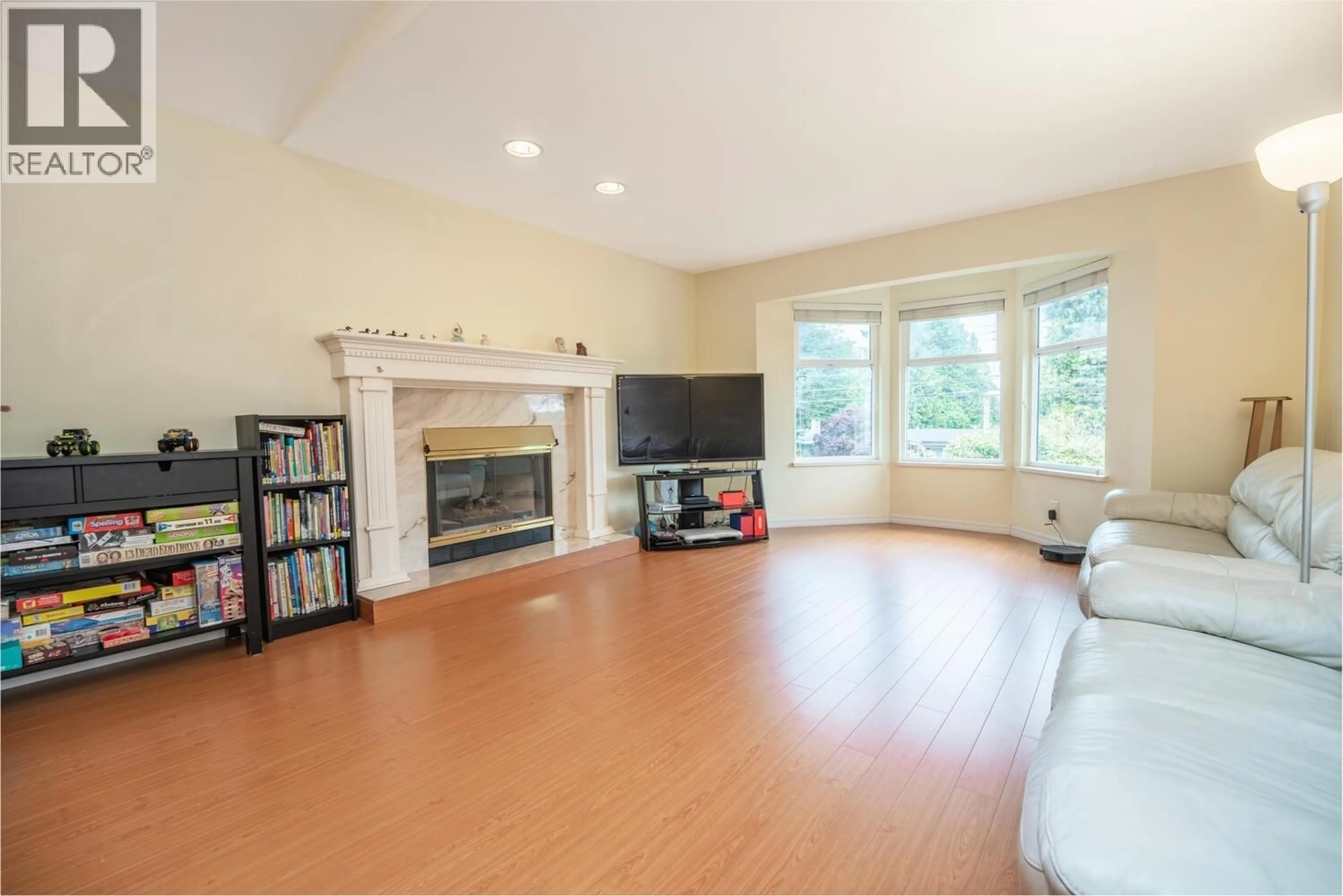 Living room with furniture, unknown for 7932 ROSEWOOD STREET, Burnaby British Columbia V5E2H3