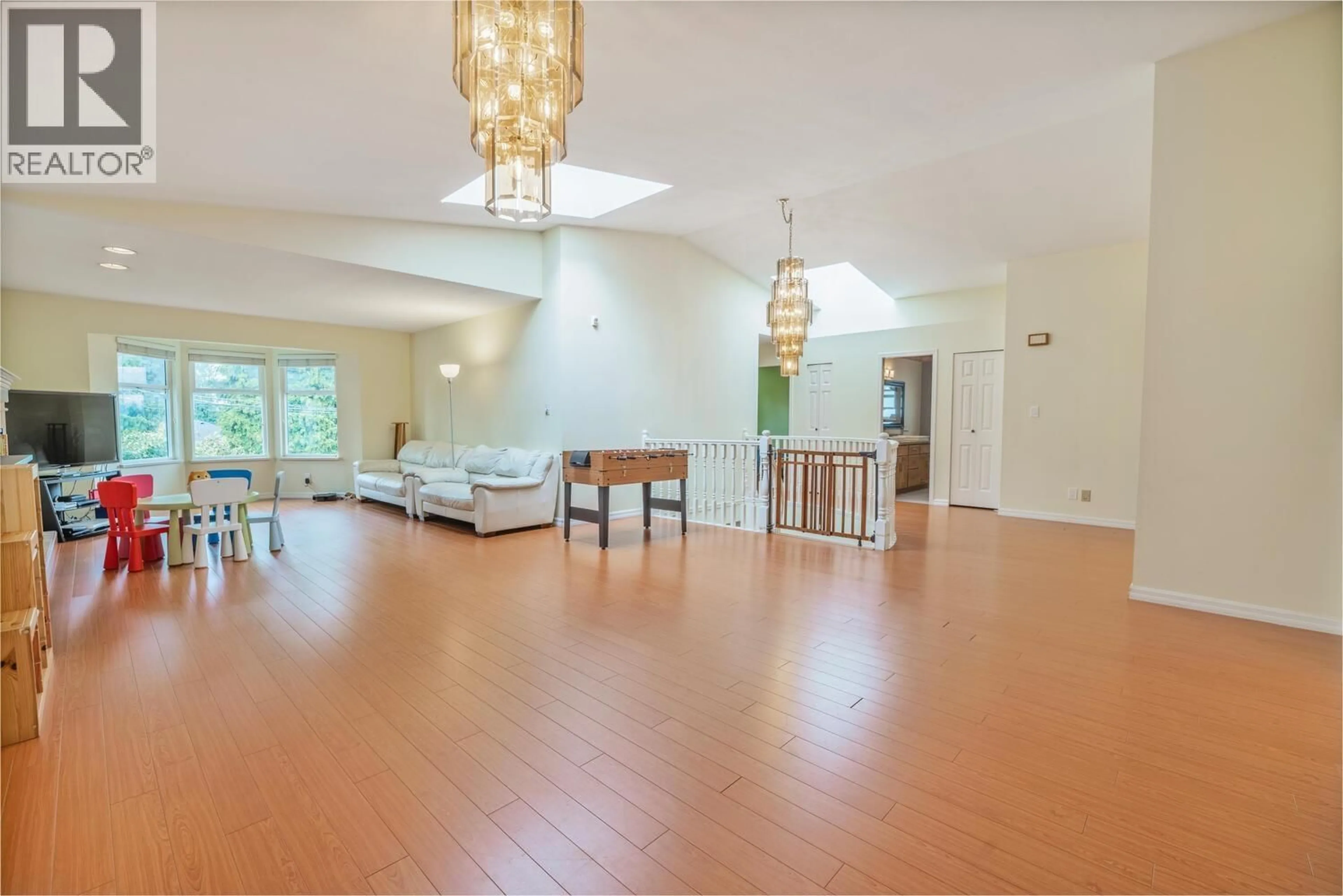 Indoor foyer for 7932 ROSEWOOD STREET, Burnaby British Columbia V5E2H3
