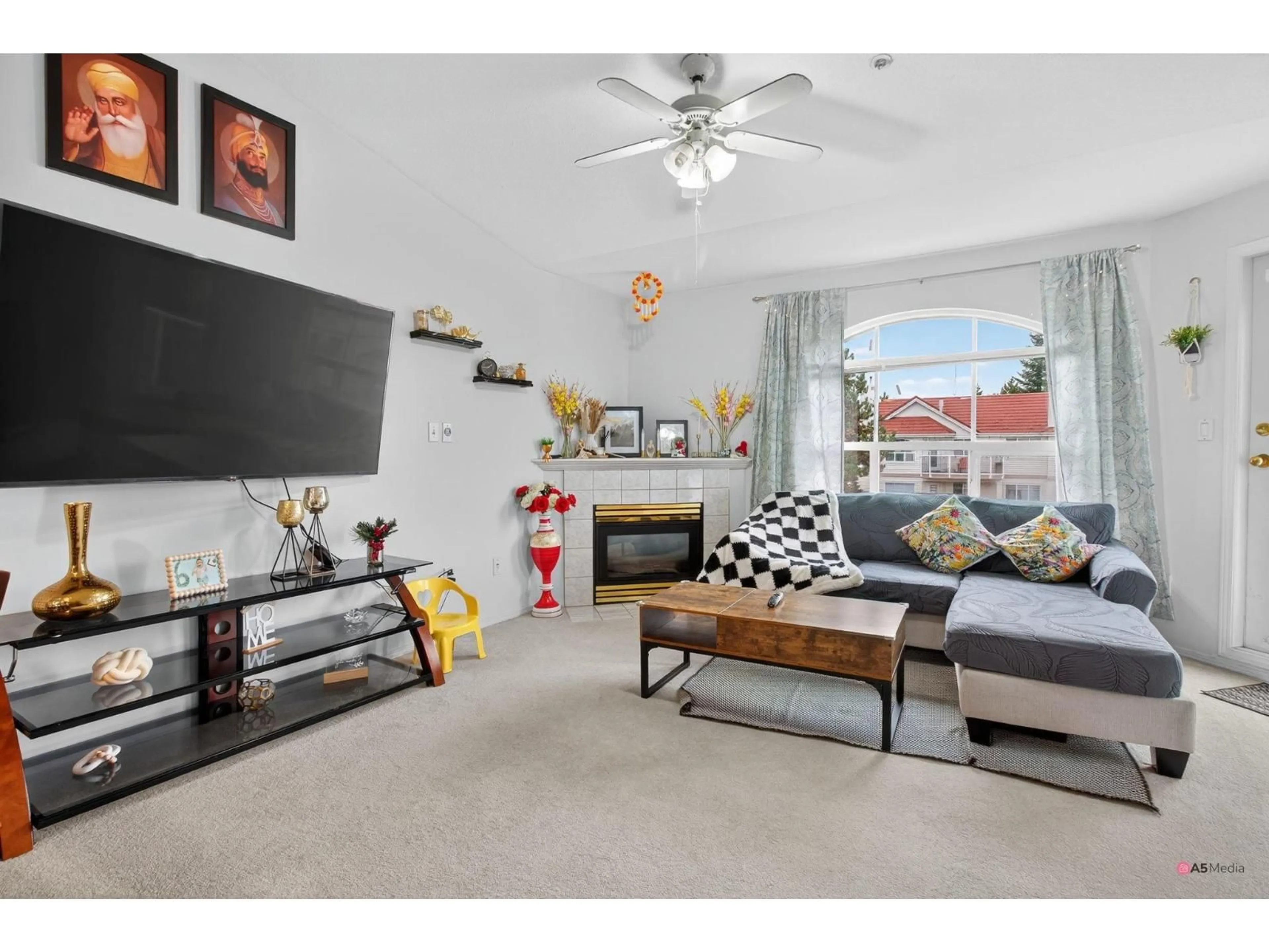 Living room with furniture, unknown for 312 - 12769 72 AVENUE, Surrey British Columbia V3W2M7