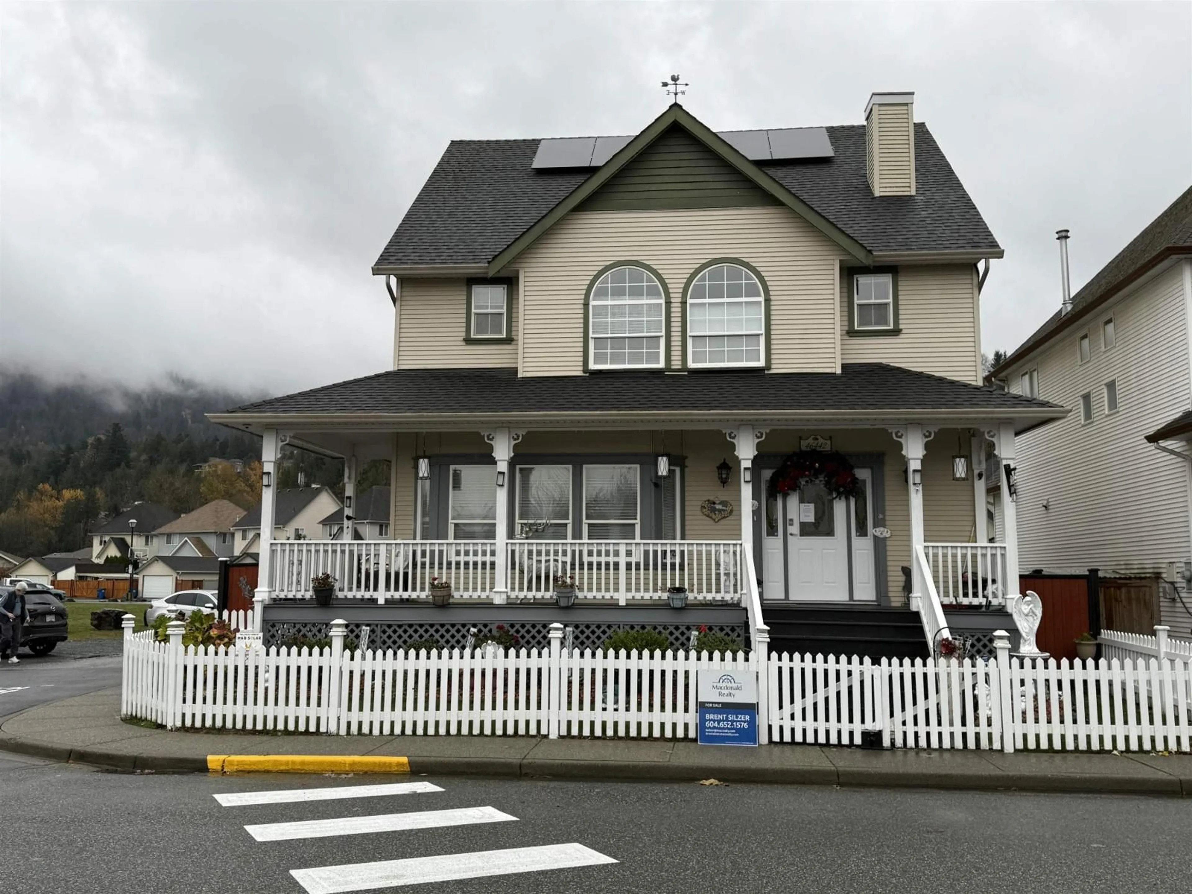 Home with vinyl exterior material, mountain view for 46442 CHESTER DRIVE, Chilliwack British Columbia V2R5N4