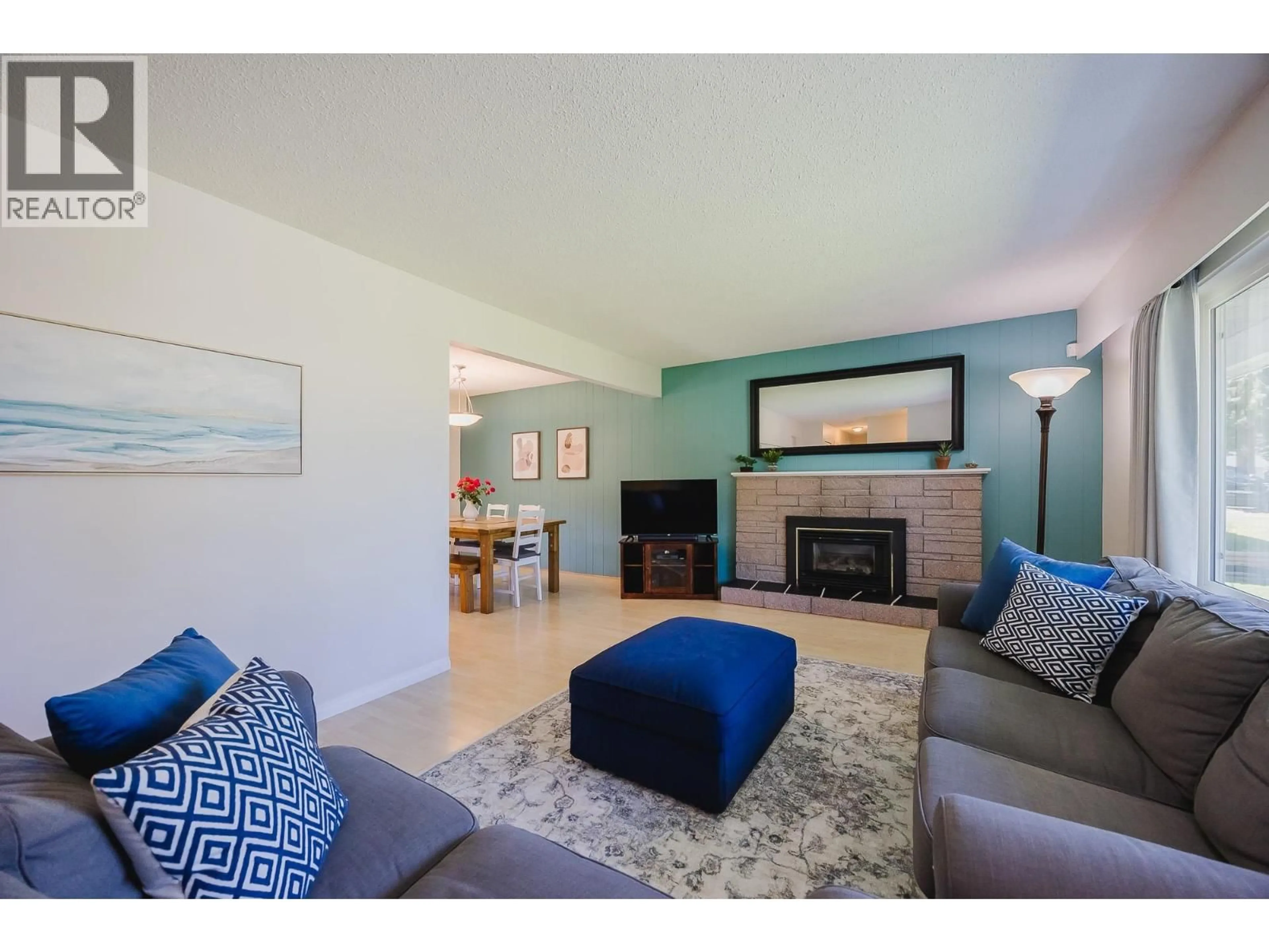 Living room with furniture, unknown for 21632 EXETER AVENUE, Maple Ridge British Columbia V2X4M8